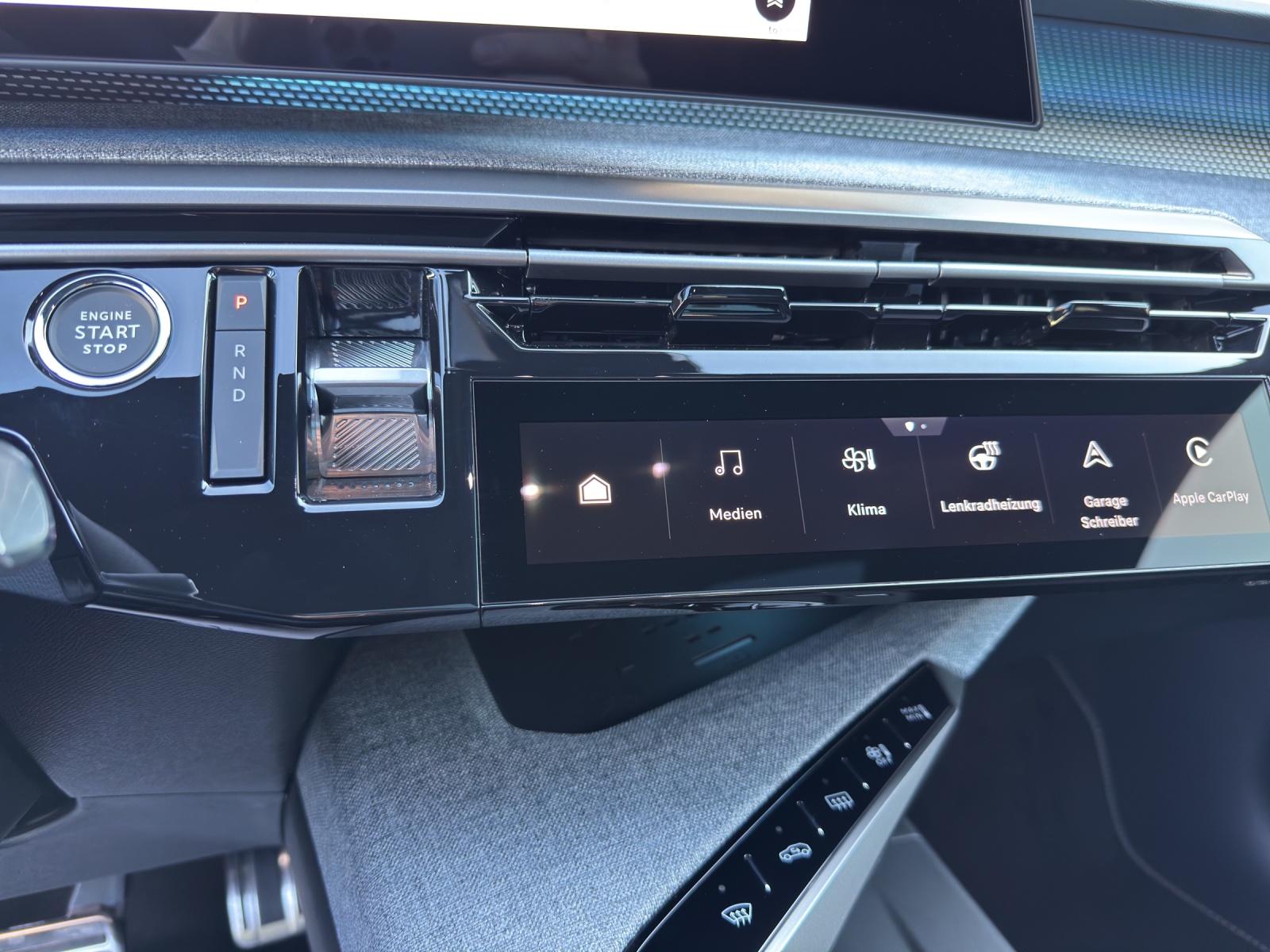 PEUGEOT E-5008 GT Long Range-image-27