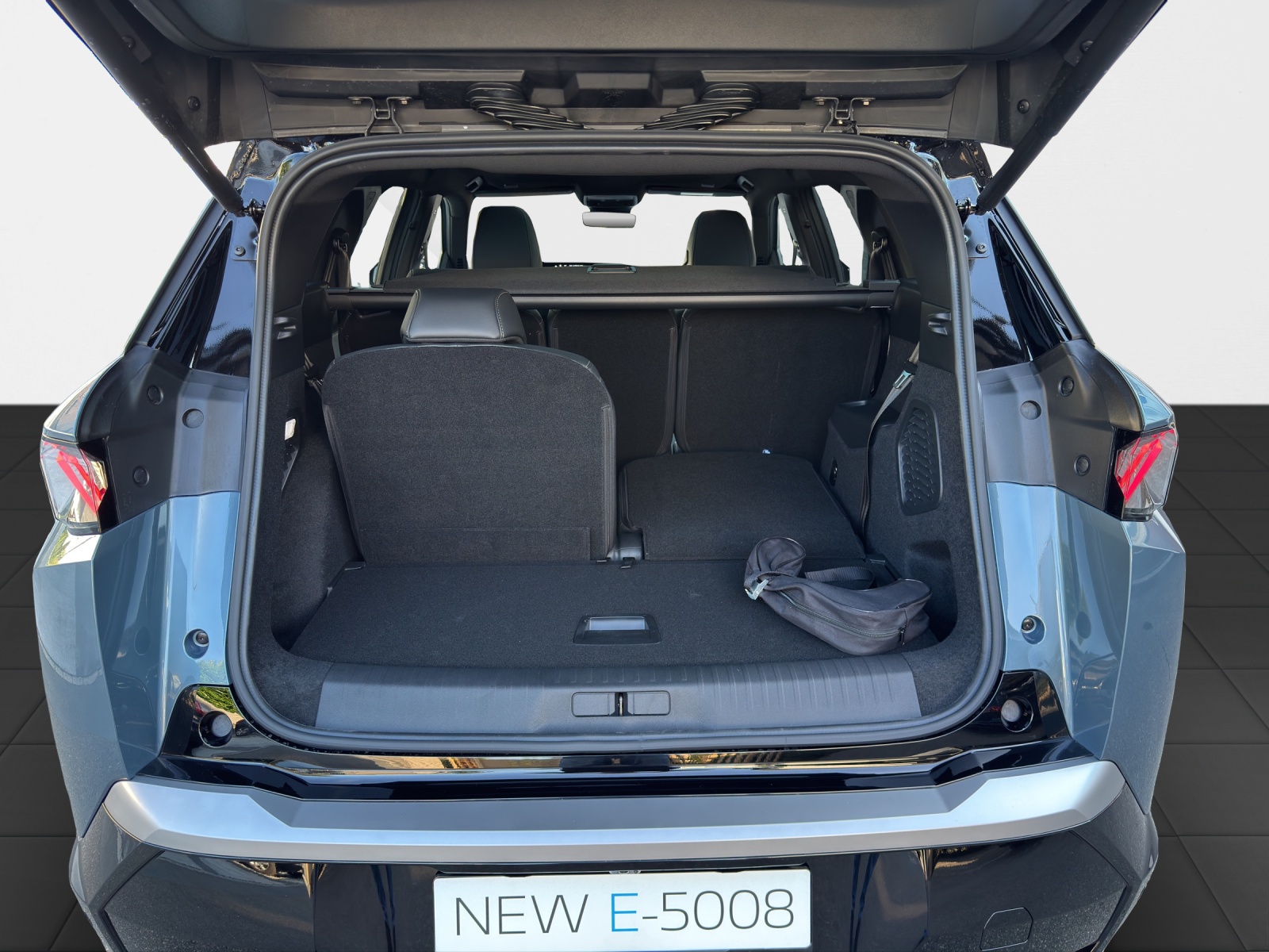 PEUGEOT E-5008 GT Long Range-image-15