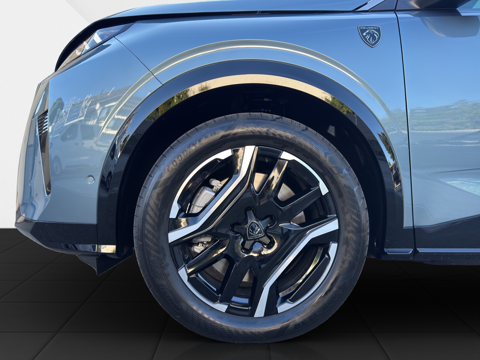 PEUGEOT E-5008 GT Long Range-image-19