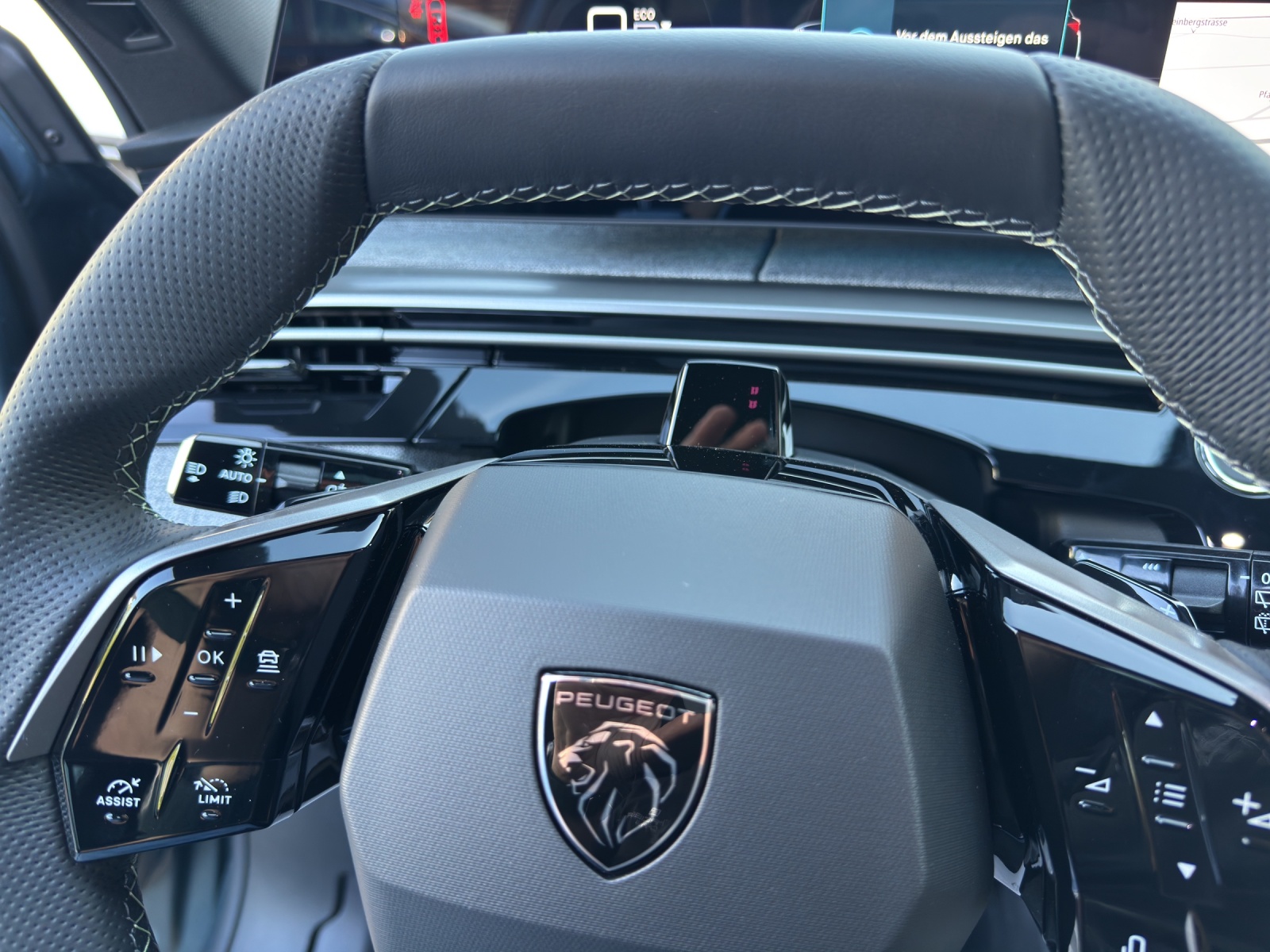 PEUGEOT E-5008 GT Long Range-image-26