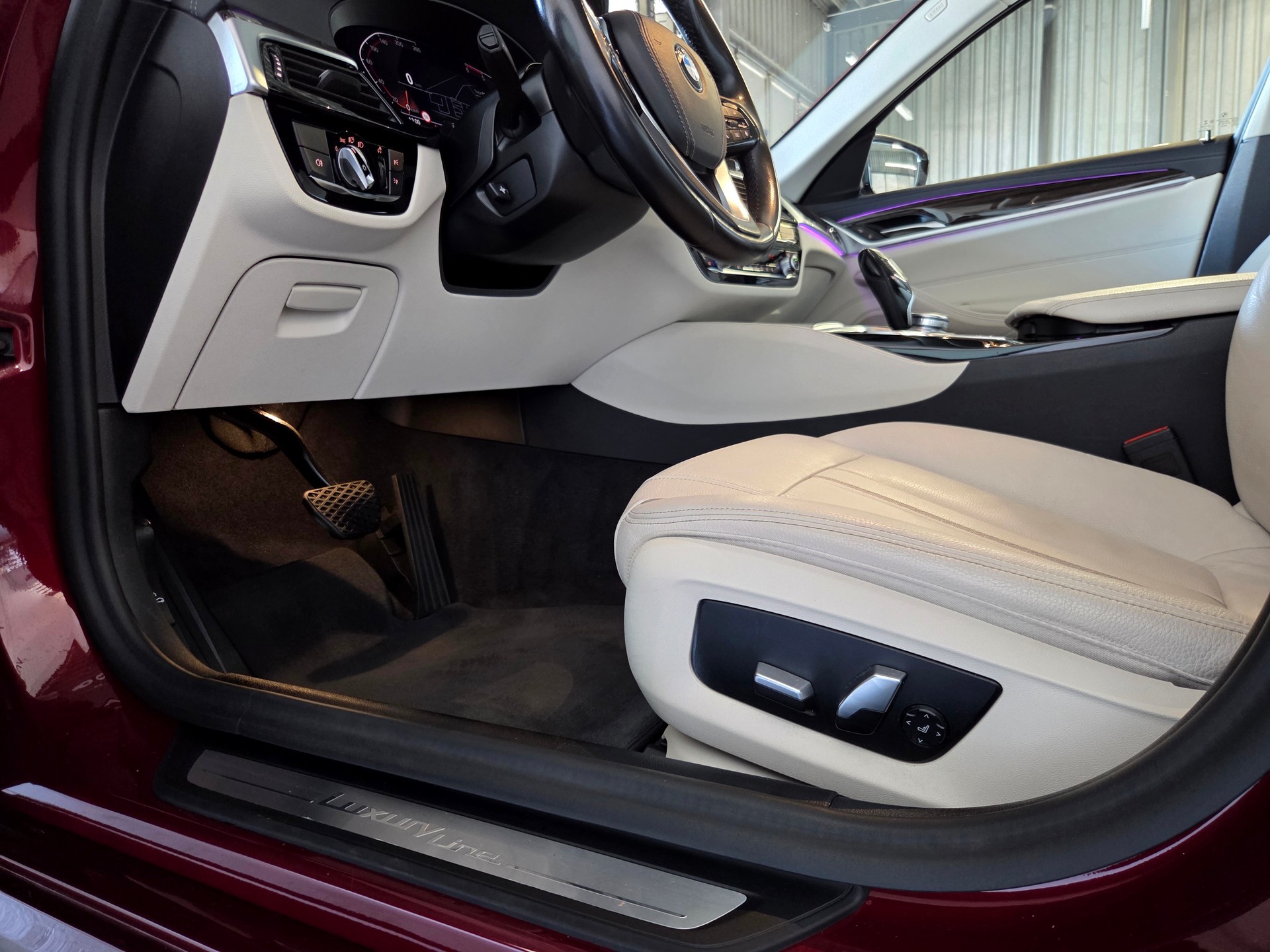 BMW 520d xDrive Touring-image-8