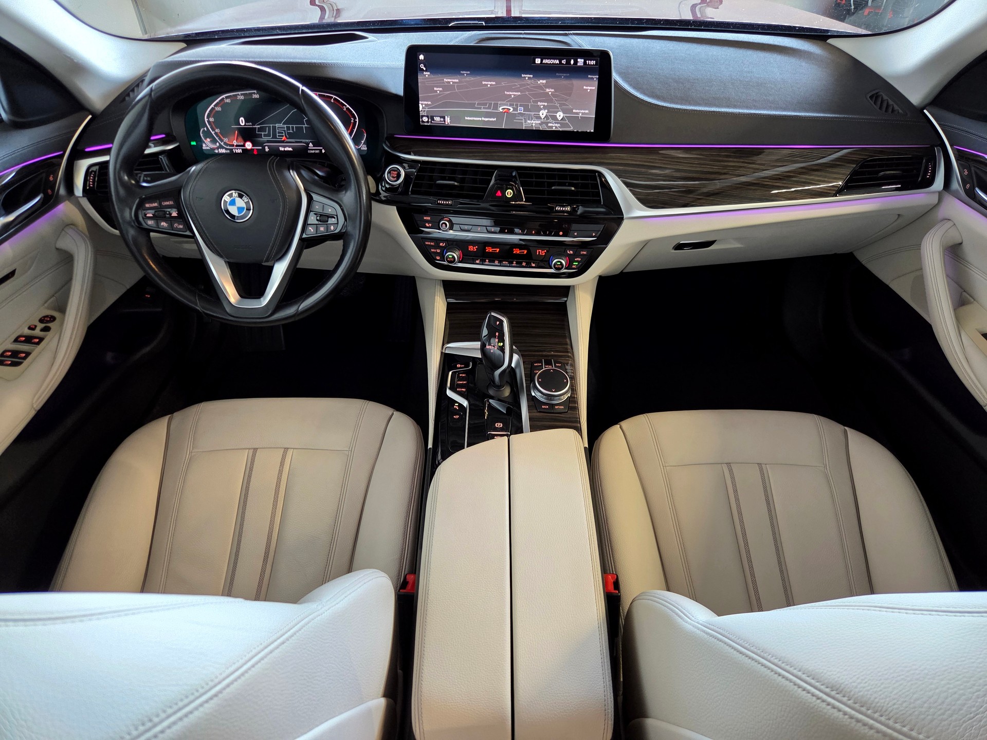 BMW 520d xDrive Touring-image-6