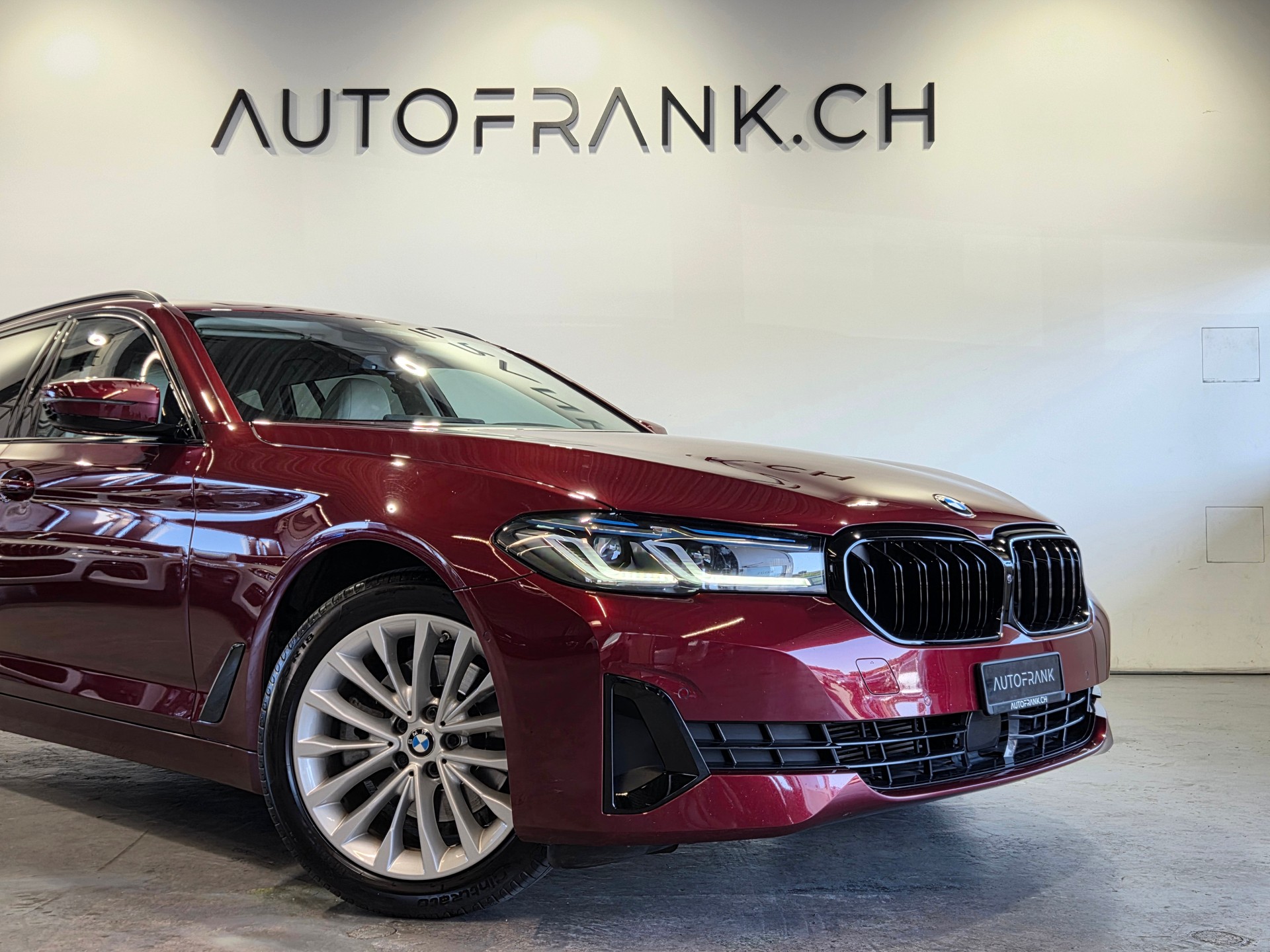 BMW 520d xDrive Touring-image-10