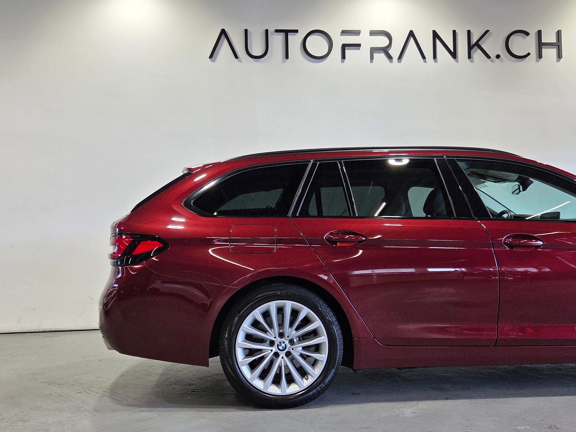 BMW 520d xDrive Touring-image-21