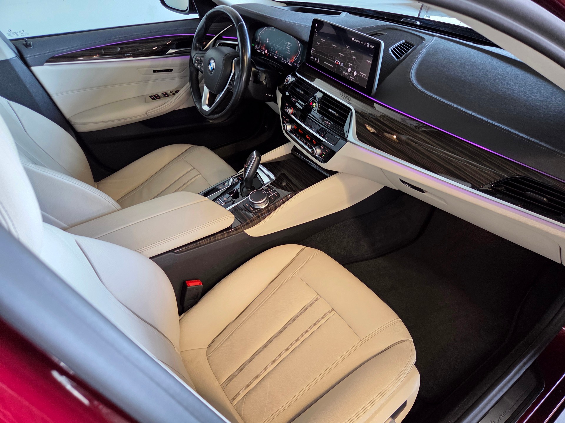 BMW 520d xDrive Touring-image-9