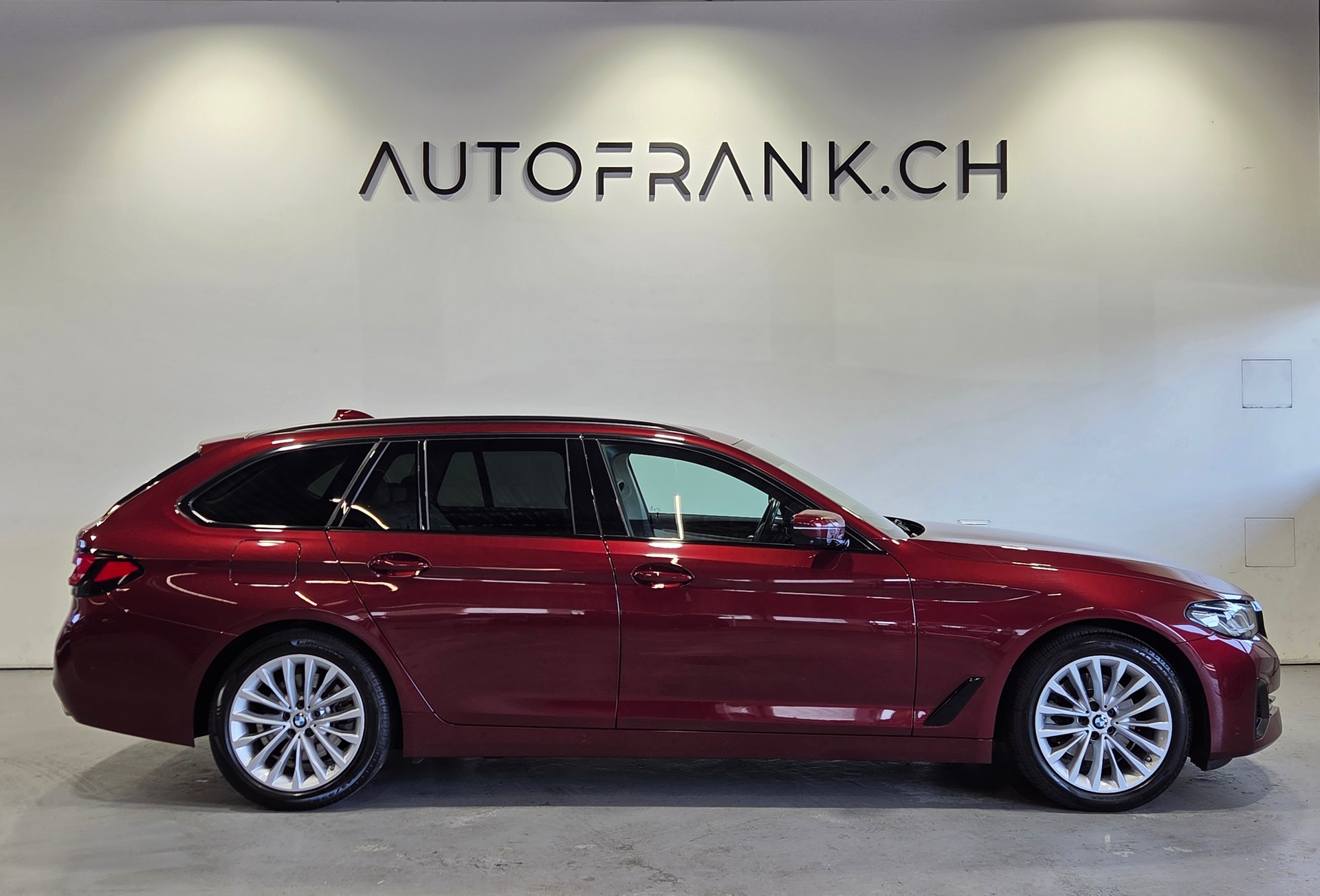 BMW 520d xDrive Touring-image-1