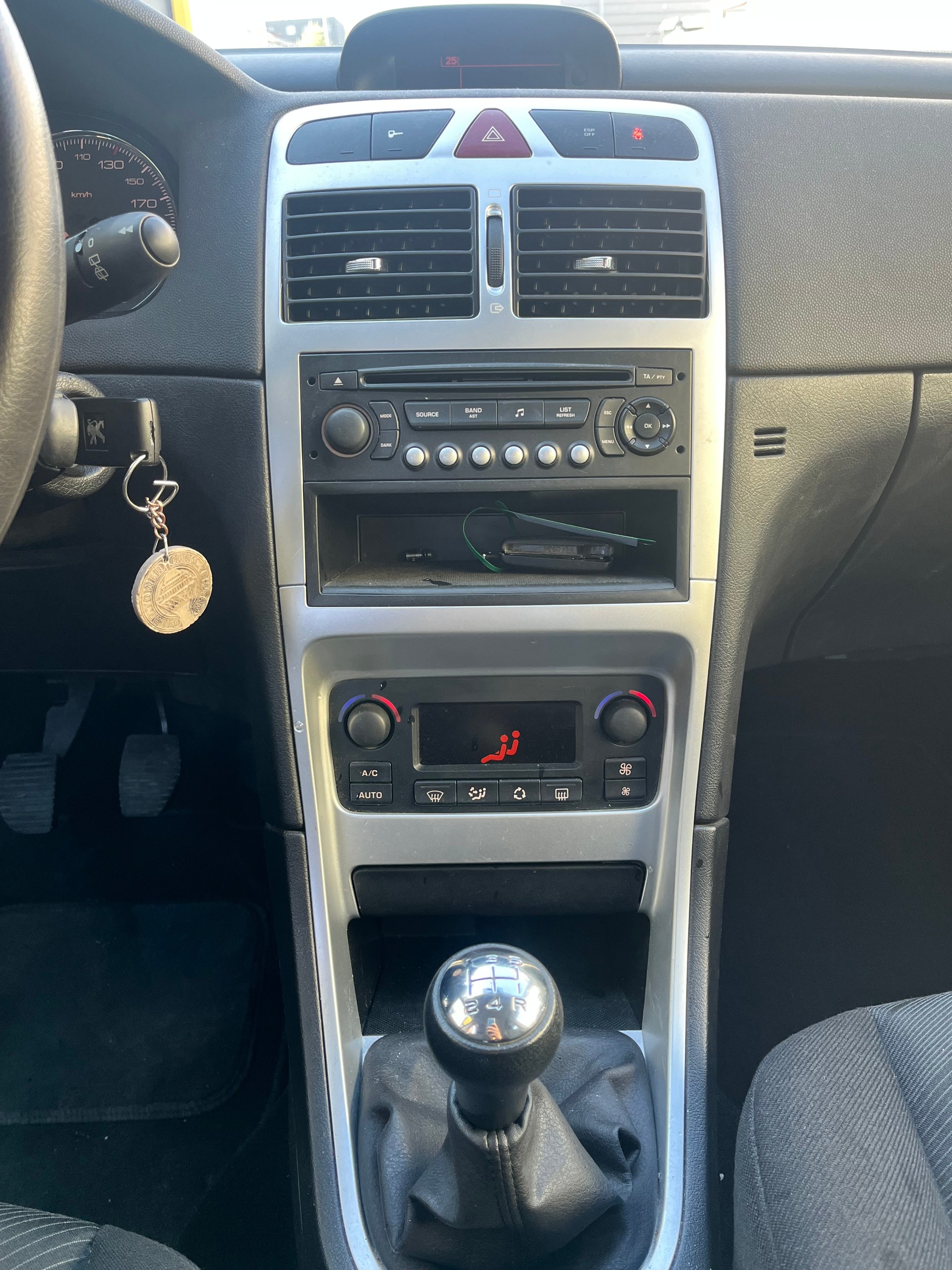 PEUGEOT 307 1.6 16V XS-image-11
