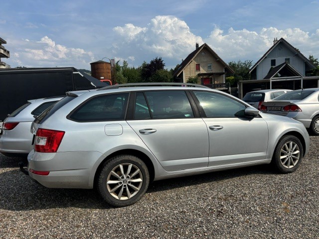 SKODA Octavia Combi 2.0 TDI Ambition 4x4 DSG-image-2