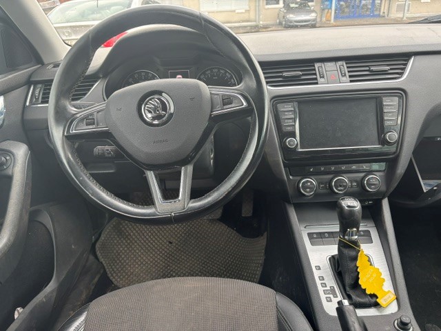 SKODA Octavia Combi 2.0 TDI Ambition 4x4 DSG-image-5