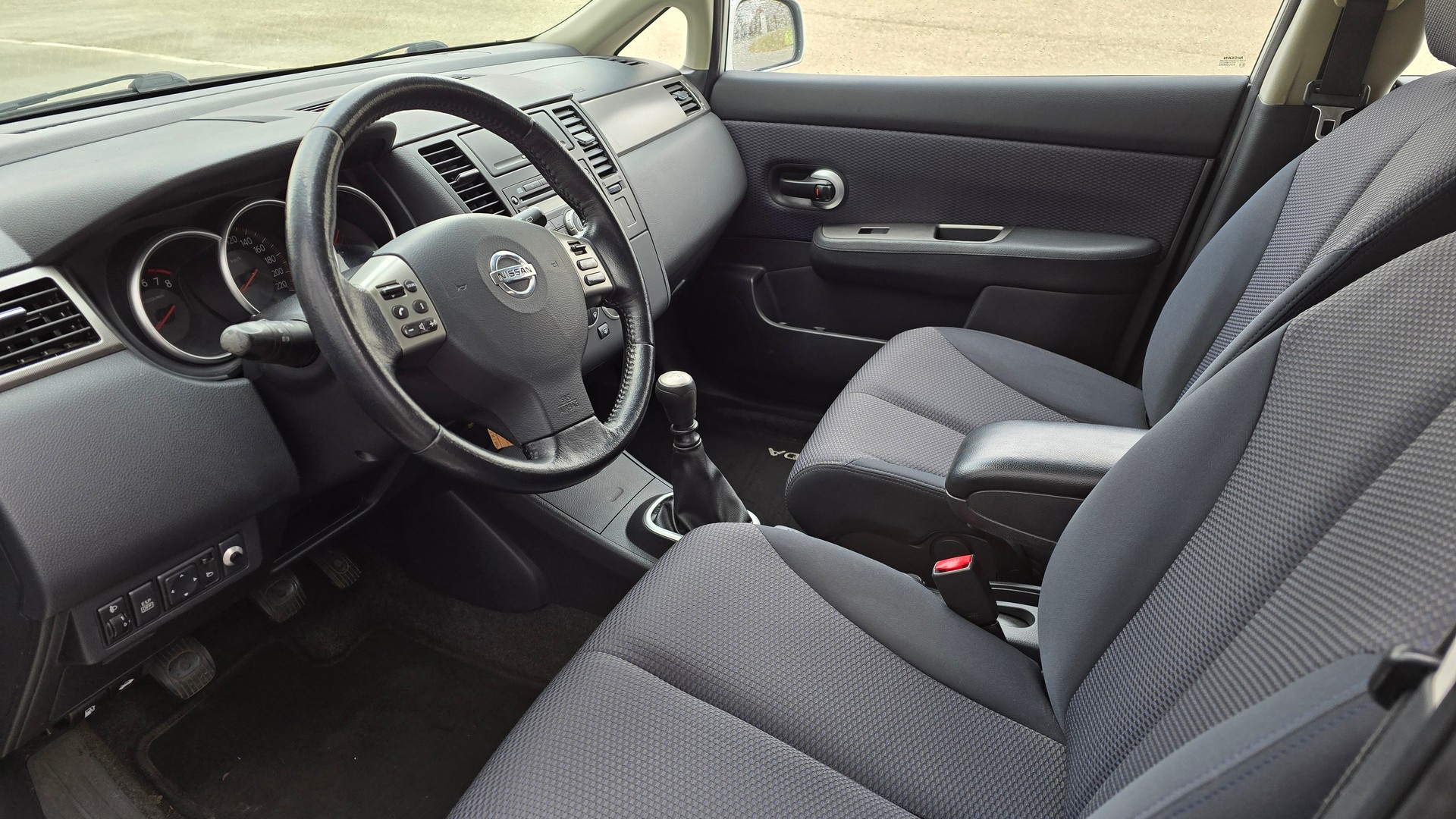 NISSAN Tiida 1.8 acenta-image-7