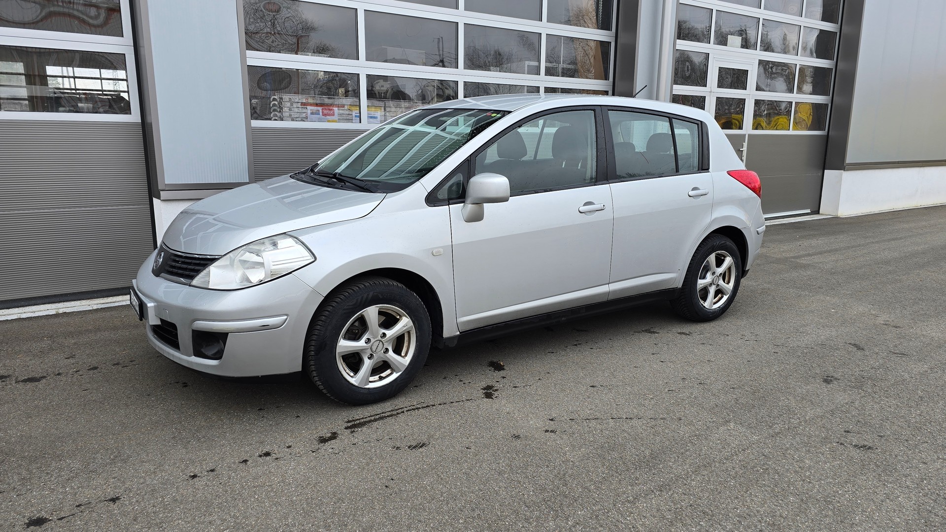 NISSAN Tiida 1.8 acenta