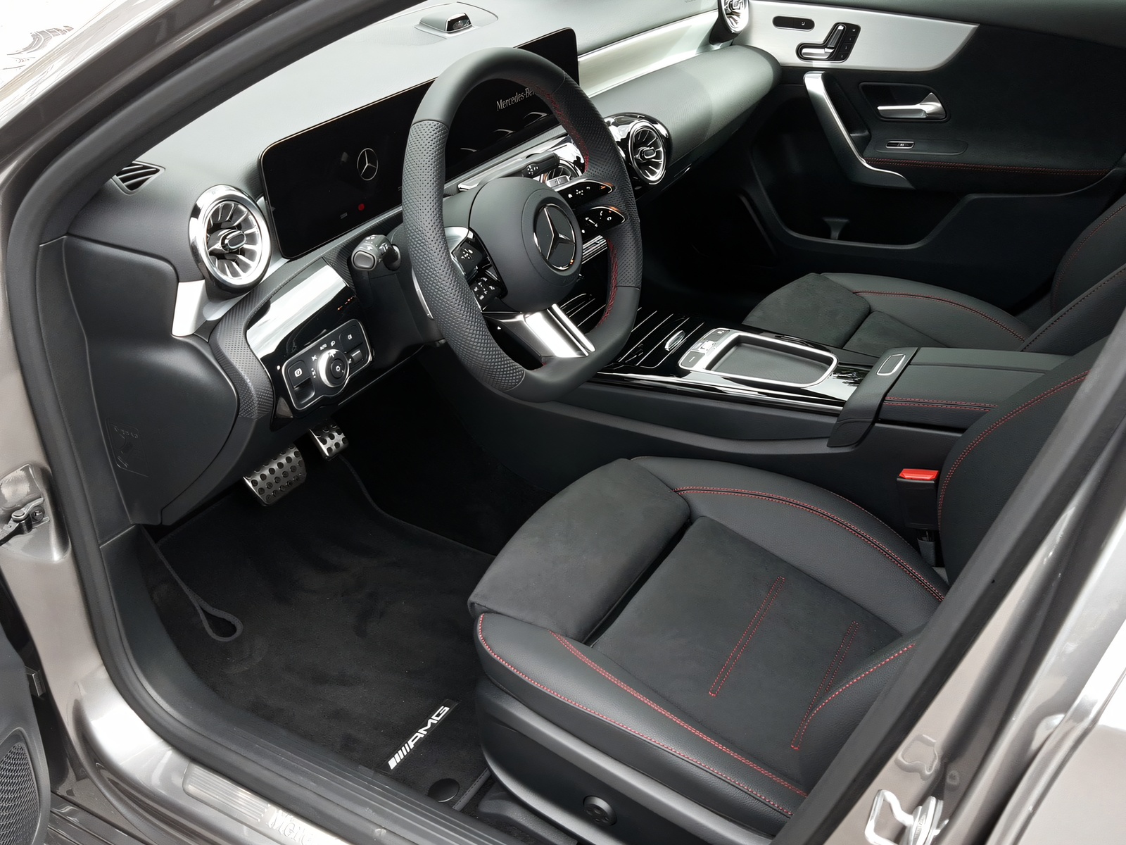 MERCEDES-BENZ A 250 4Matic AMG Line-image-7