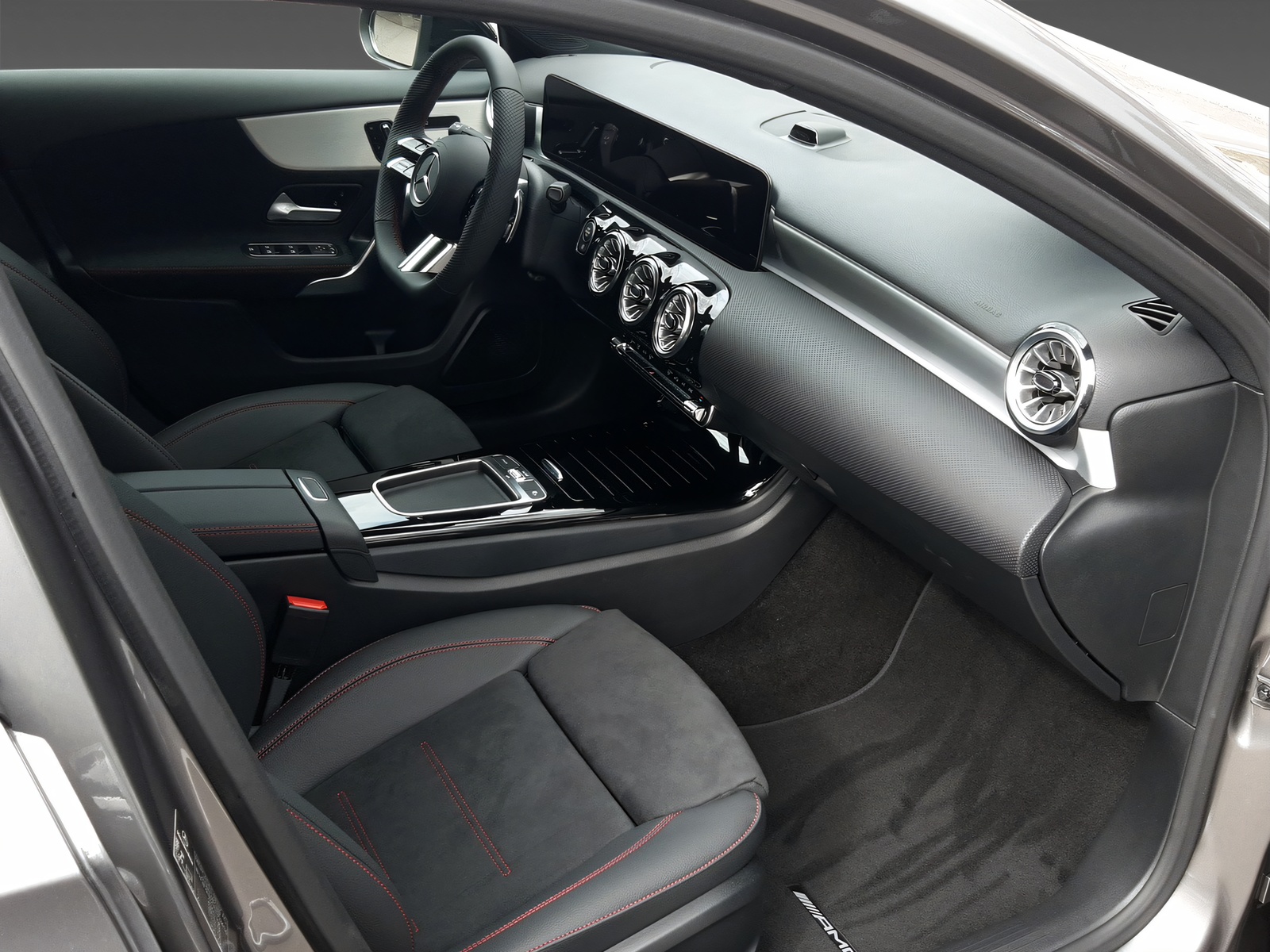 MERCEDES-BENZ A 250 4Matic AMG Line-image-11