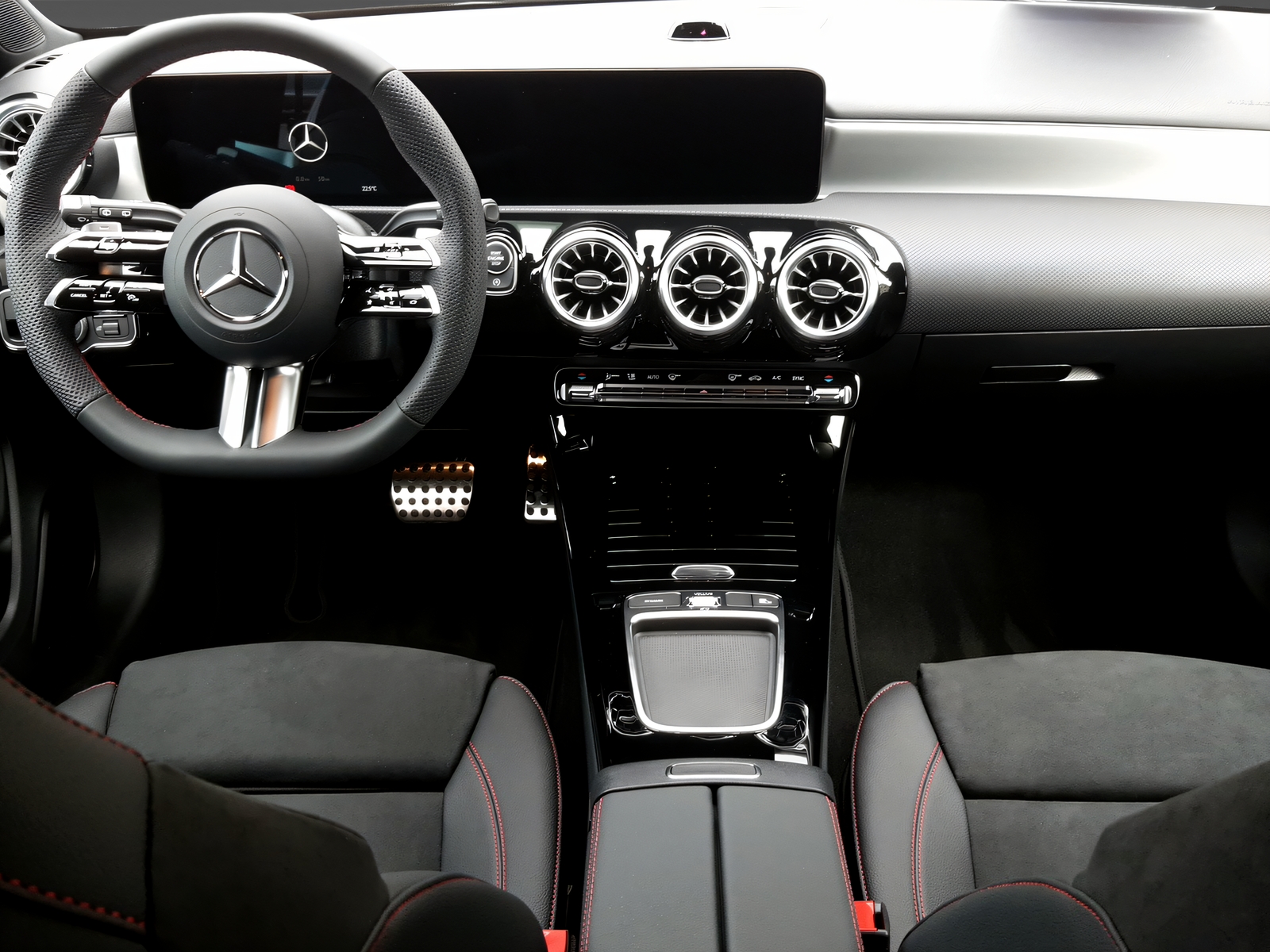 MERCEDES-BENZ A 250 4Matic AMG Line-image-10