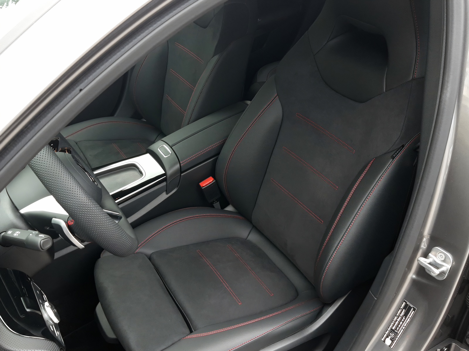 MERCEDES-BENZ A 250 4Matic AMG Line-image-12