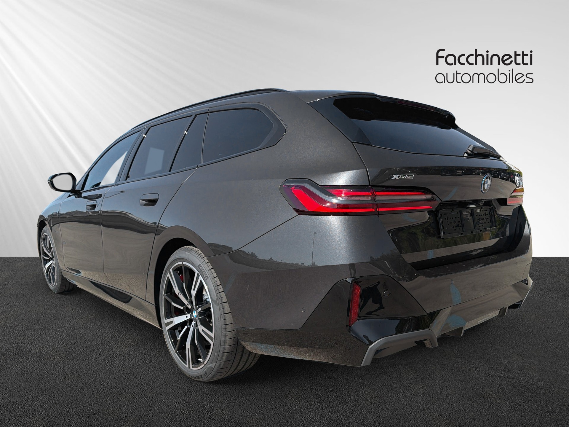 BMW 530e xDrive Touring M Sport Pro Steptronic-image-2