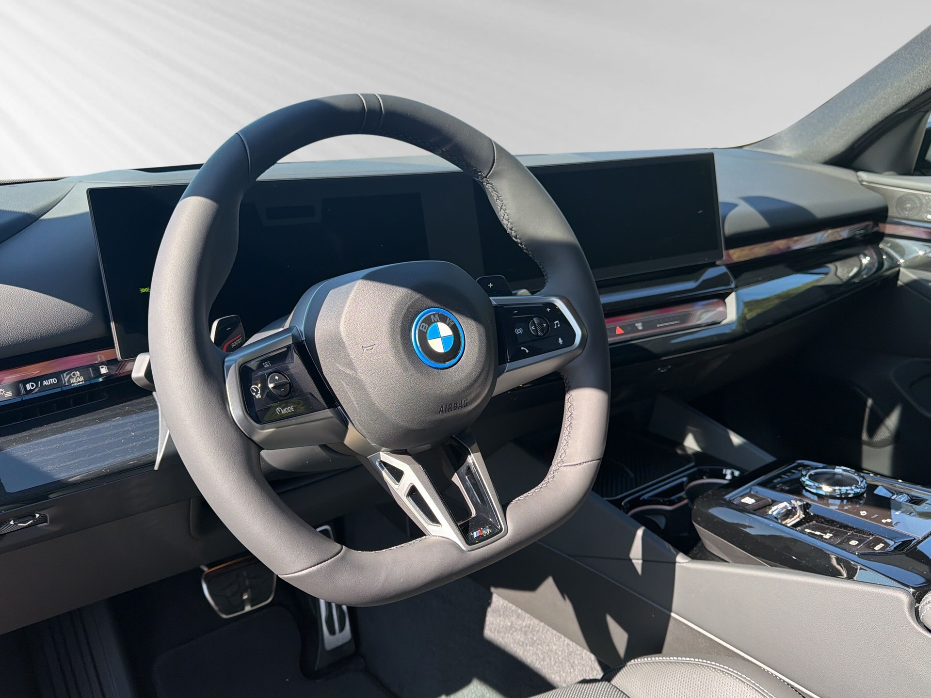 BMW 530e xDrive Touring M Sport Pro Steptronic-image-5