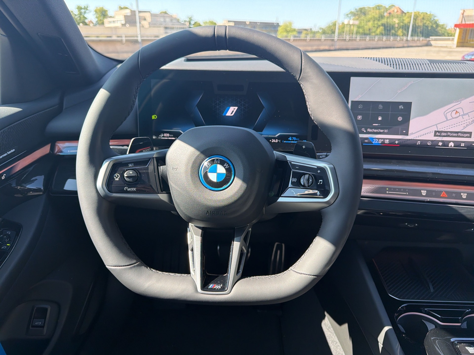 BMW 530e xDrive Touring M Sport Pro Steptronic-image-11