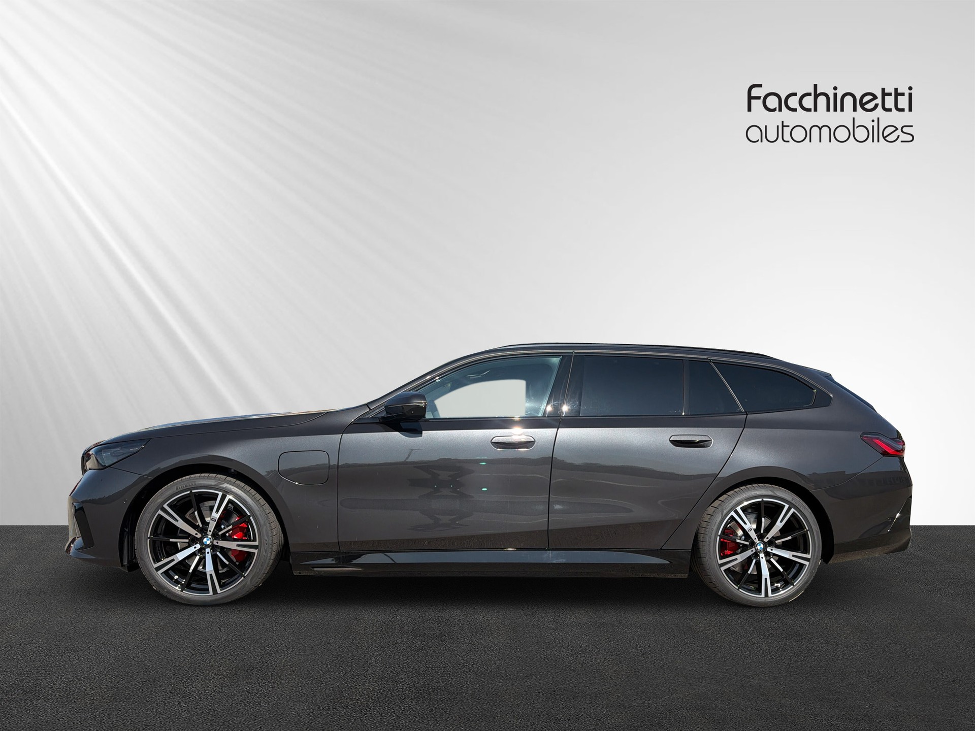 BMW 530e xDrive Touring M Sport Pro Steptronic-image-1