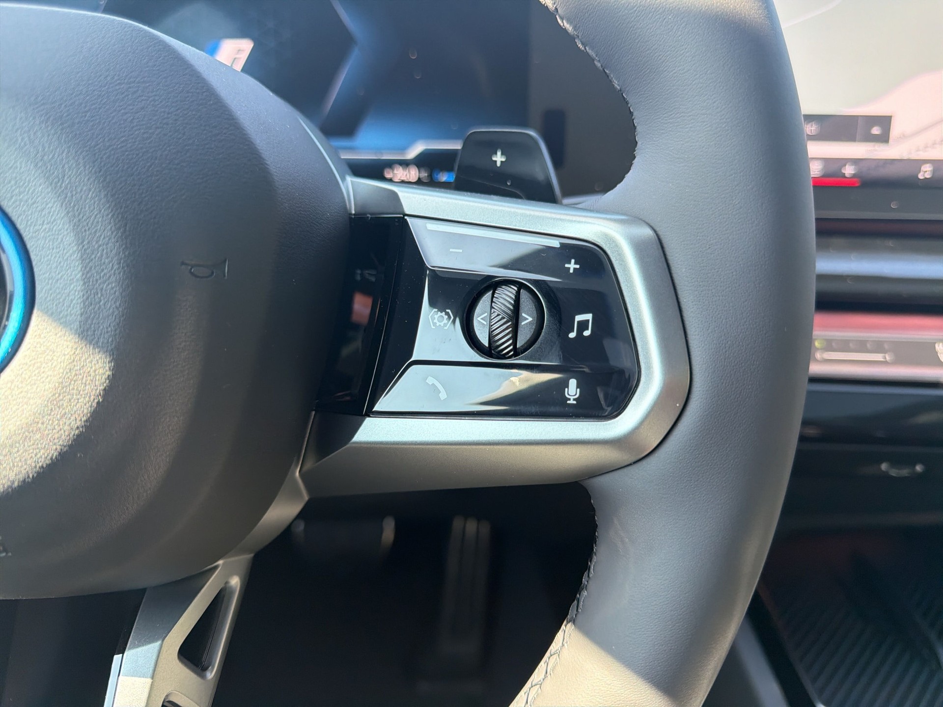BMW 530e xDrive Touring M Sport Pro Steptronic-image-15