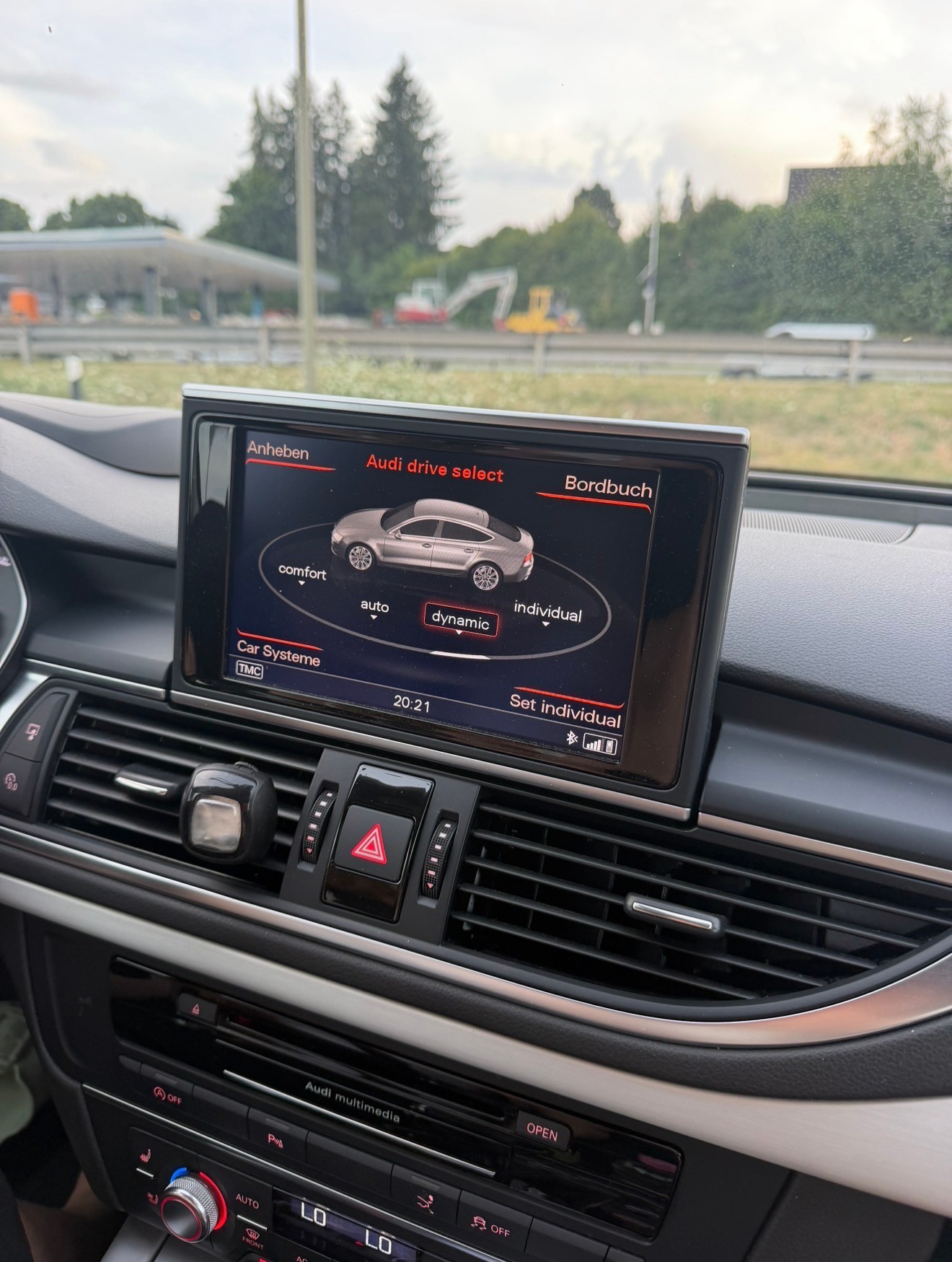 AUDI 4.0 V8 TFSI quattro S-Tronic-image-3