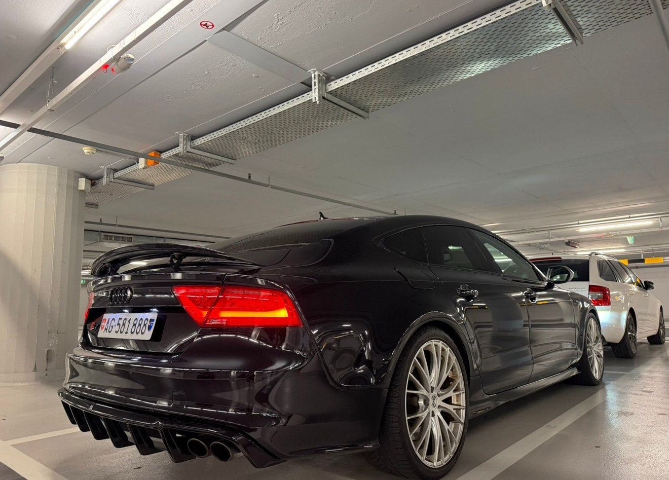 AUDI 4.0 V8 TFSI quattro S-Tronic-image-3