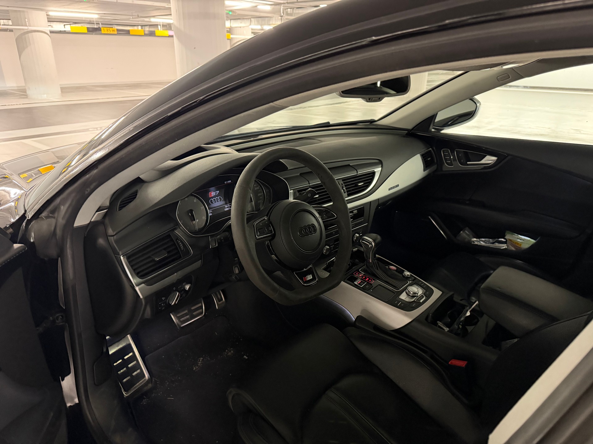 AUDI 4.0 V8 TFSI quattro S-Tronic-image-5