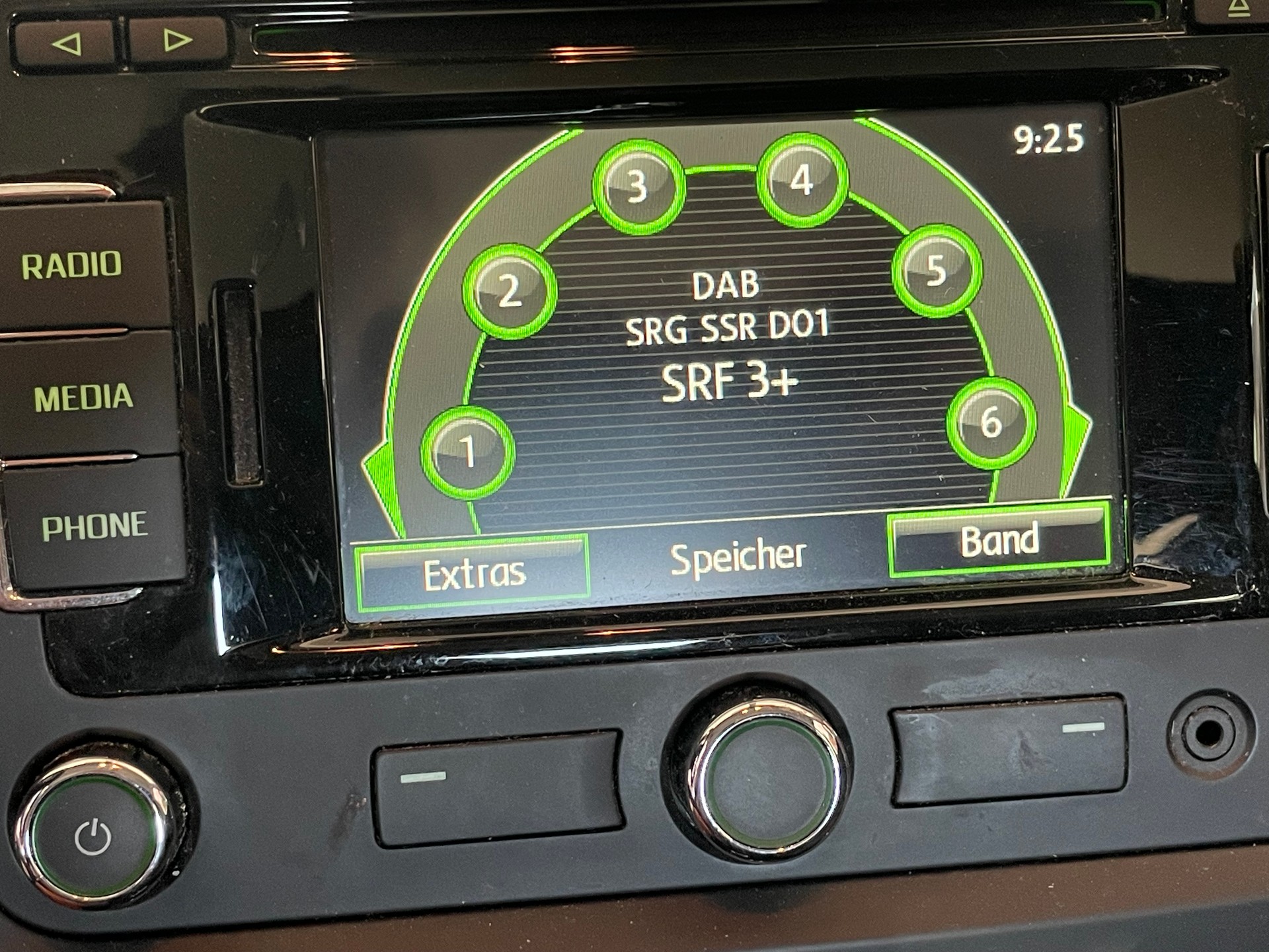 SKODA Yeti 1.2 TSI Elegance-image-8