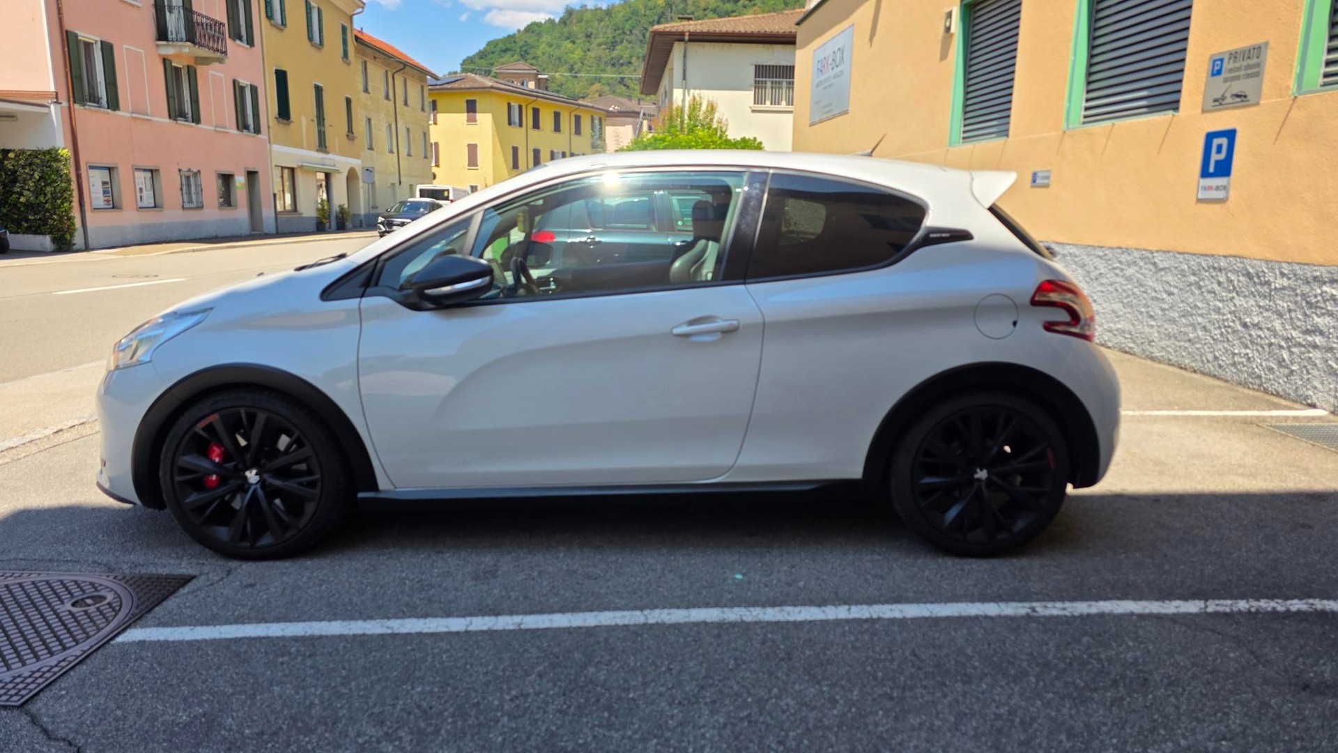 PEUGEOT 208 1.6 Turbo GTi 30th-image-2