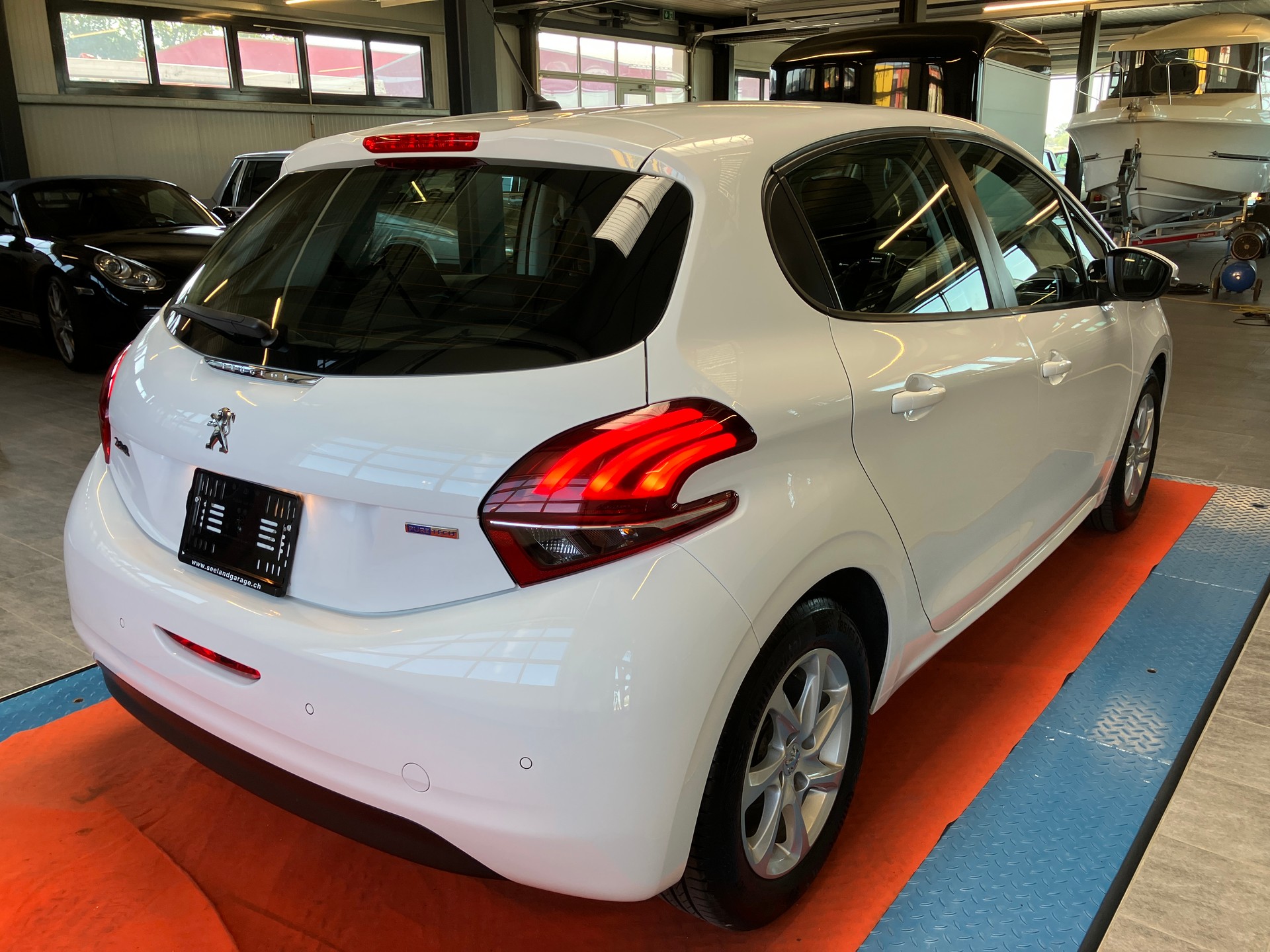 PEUGEOT 208 1.2 PureTech Style-showroom-element-2