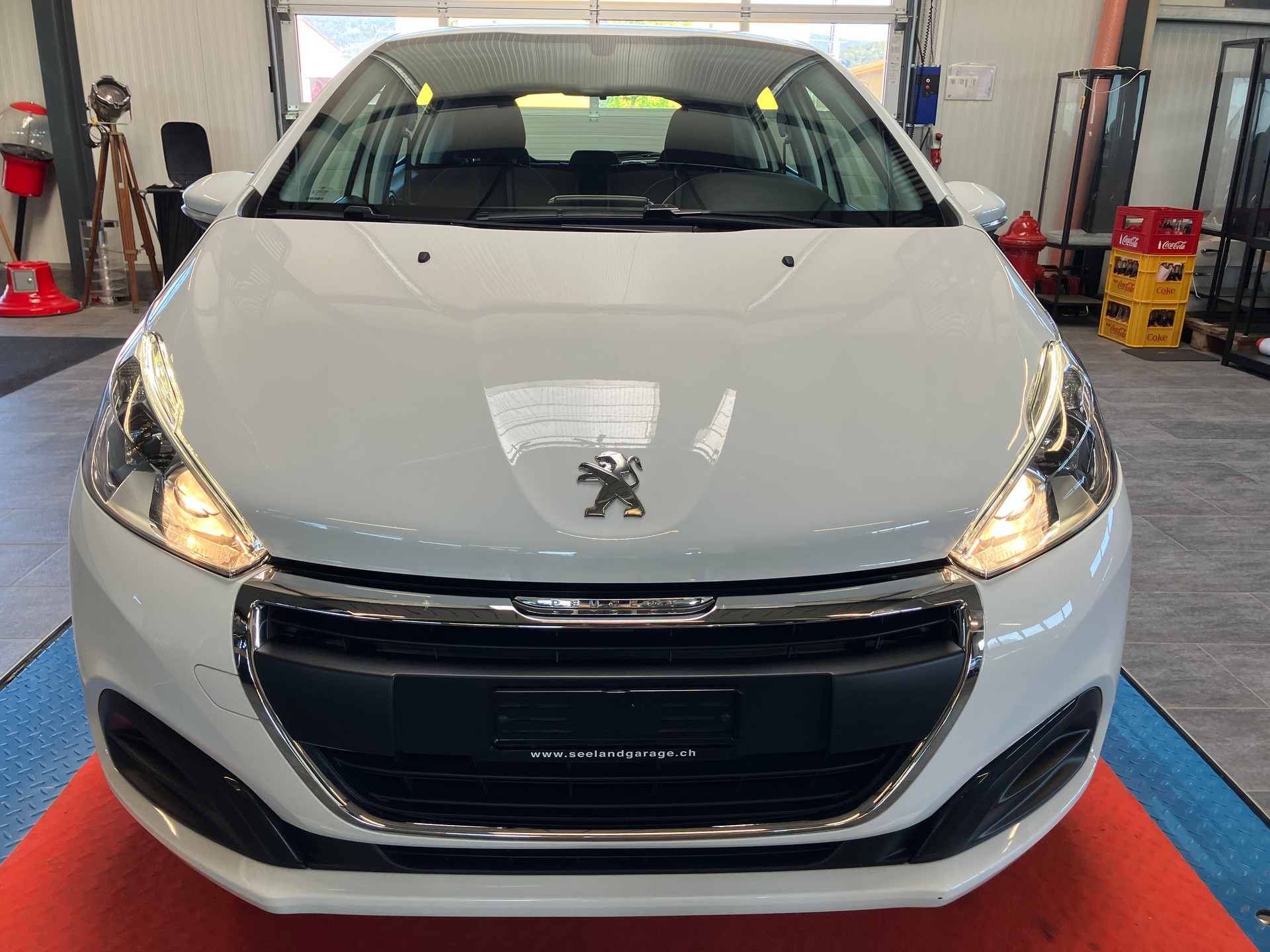 PEUGEOT 208 1.2 PureTech Style-image-9
