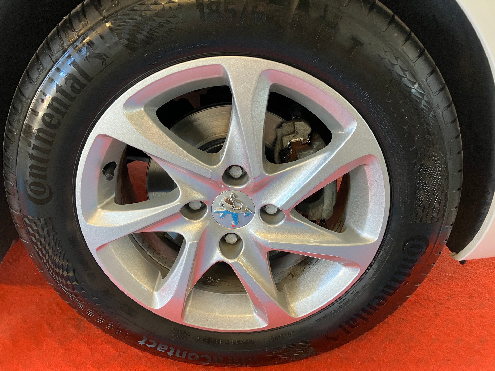 PEUGEOT 208 1.2 PureTech Style-image-10