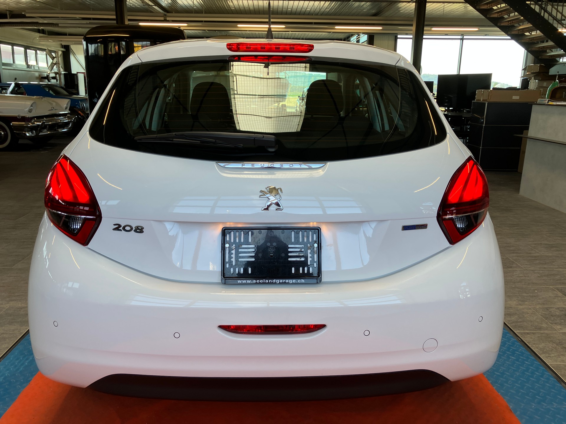 PEUGEOT 208 1.2 PureTech Style-image-4