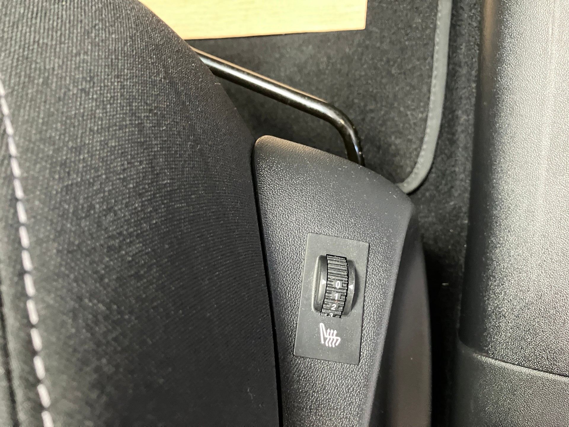 PEUGEOT 208 1.2 PureTech Style-image-29