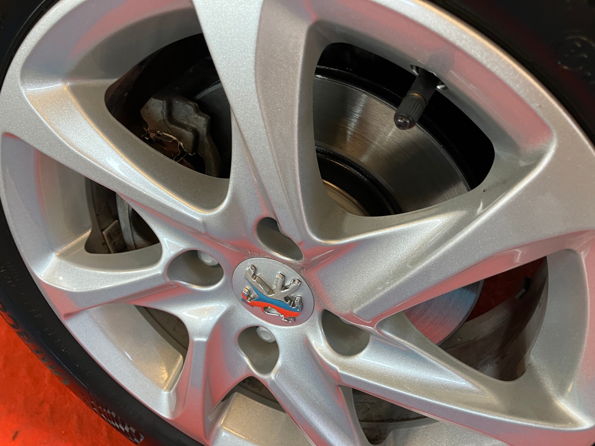 PEUGEOT 208 1.2 PureTech Style-image-6