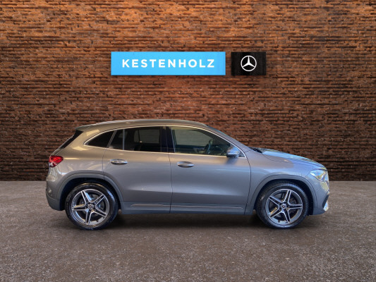 MERCEDES-BENZ GLA 250 AMG Line-image-2