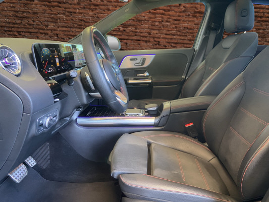 MERCEDES-BENZ GLA 250 AMG Line-image-10