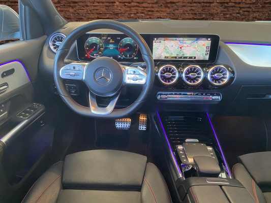 MERCEDES-BENZ GLA 250 AMG Line-image-9