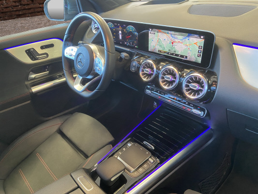 MERCEDES-BENZ GLA 250 AMG Line-image-14