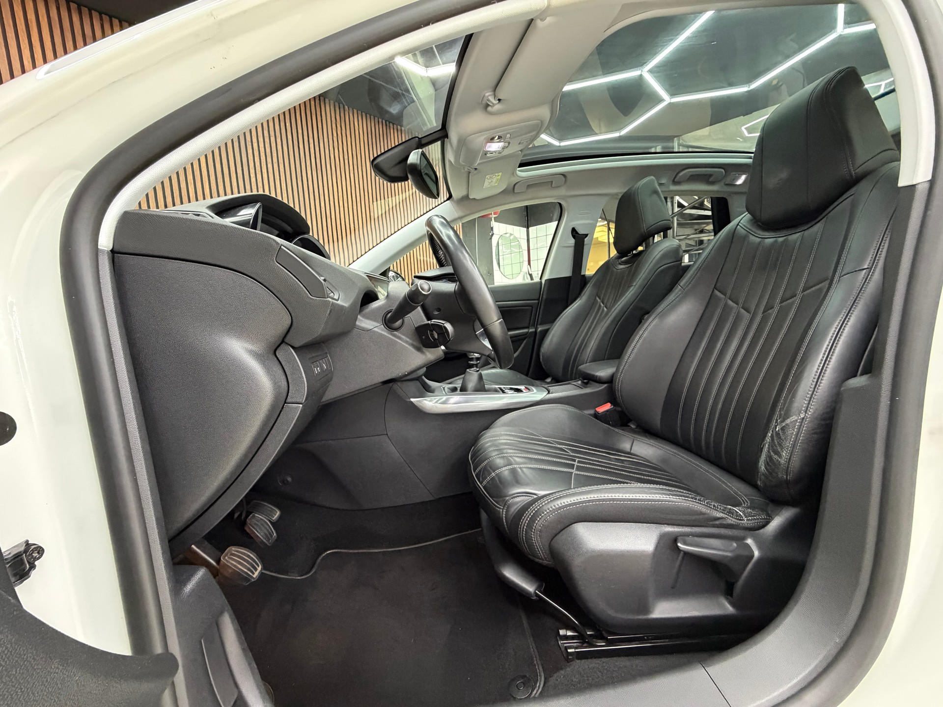 PEUGEOT 308 SW 1.2 THP Féline-image-10