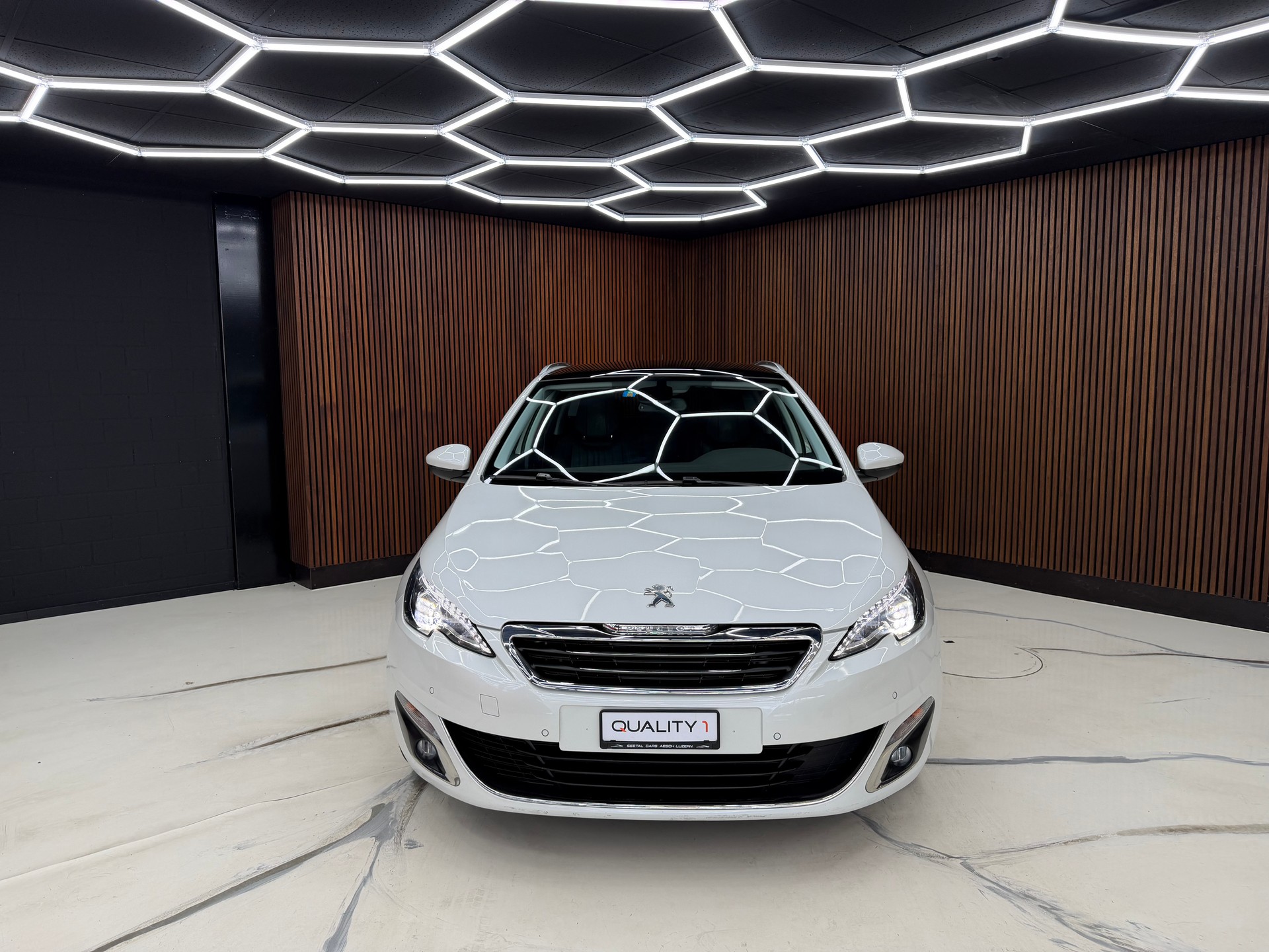 PEUGEOT 308 SW 1.2 THP Féline-image-1