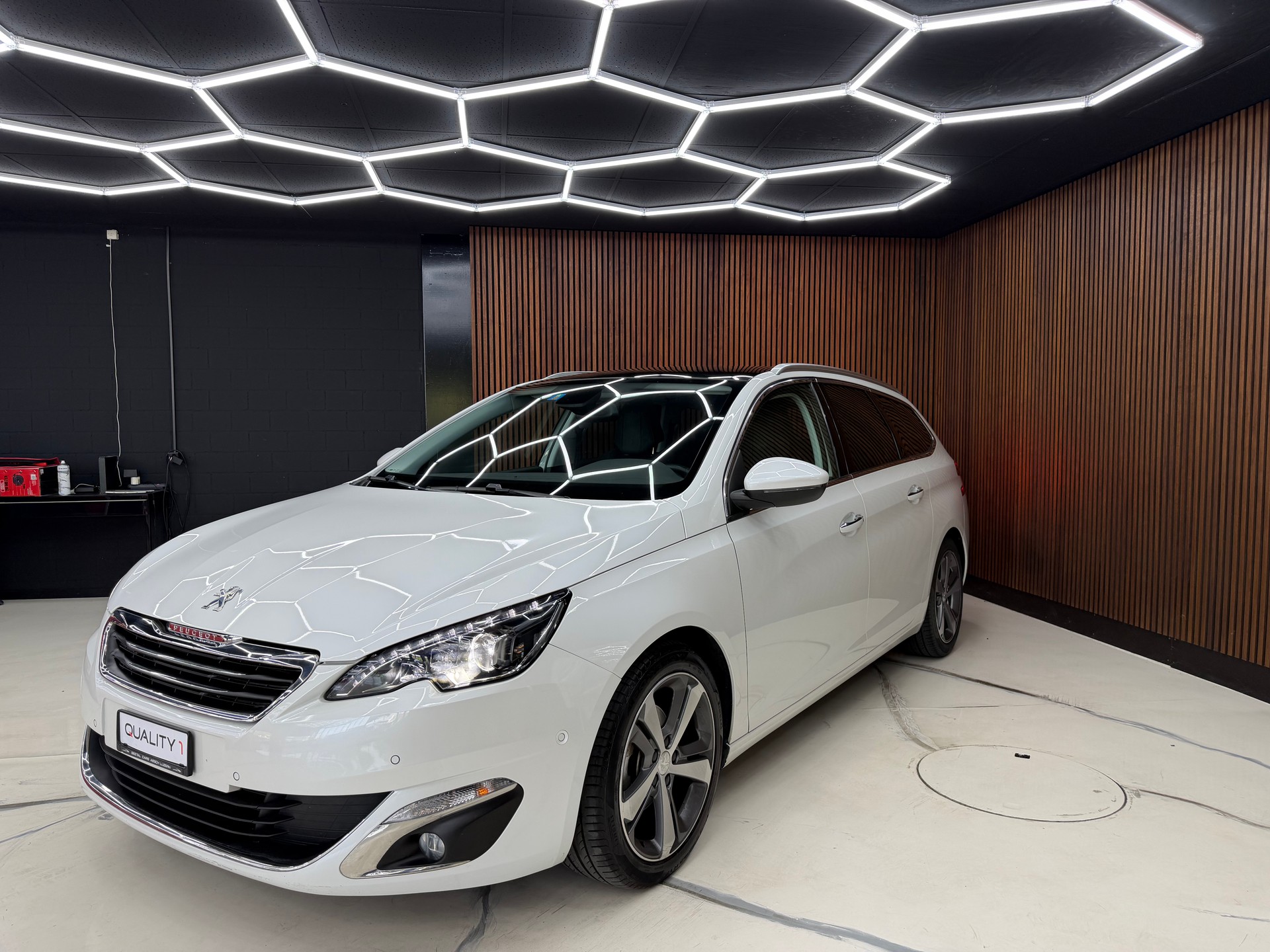 PEUGEOT 308 SW 1.2 THP Féline-image-0