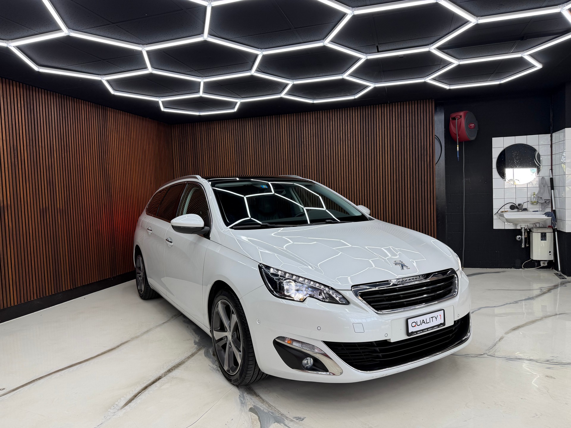 PEUGEOT 308 SW 1.2 THP Féline-image-2