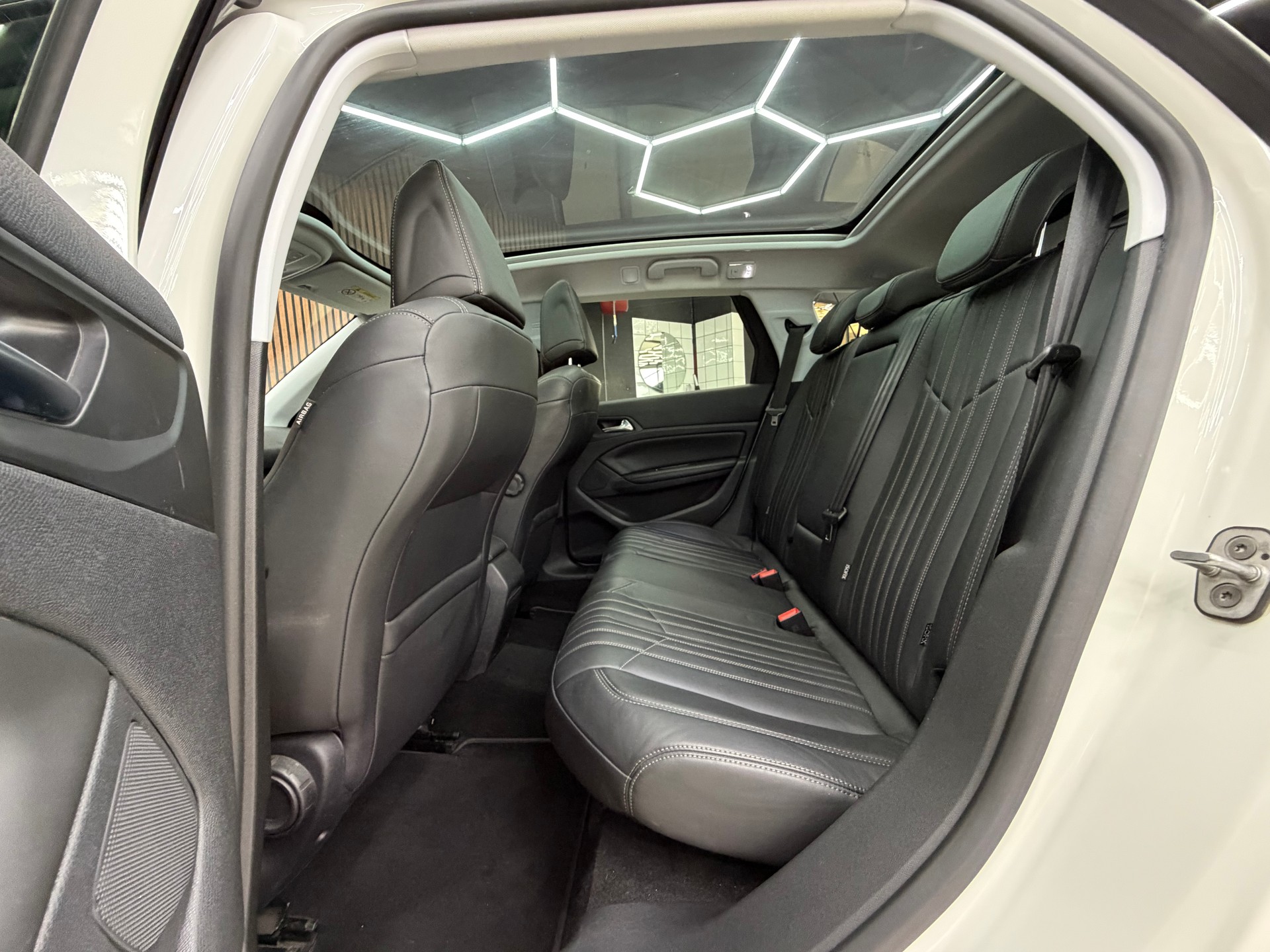 PEUGEOT 308 SW 1.2 THP Féline-image-14