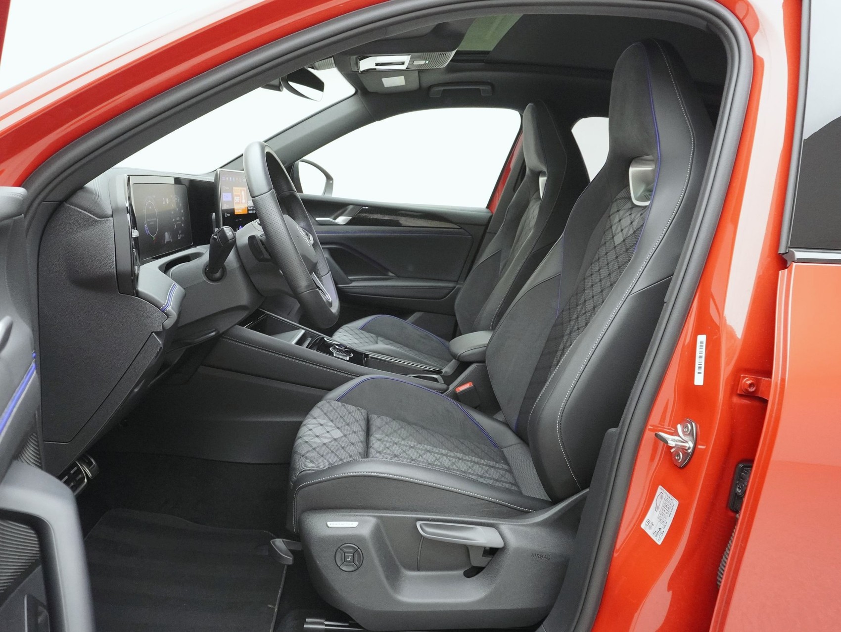 VW Tiguan 2.0 TSI DSG R-Line Black Style 4Motion (2025)-image-8