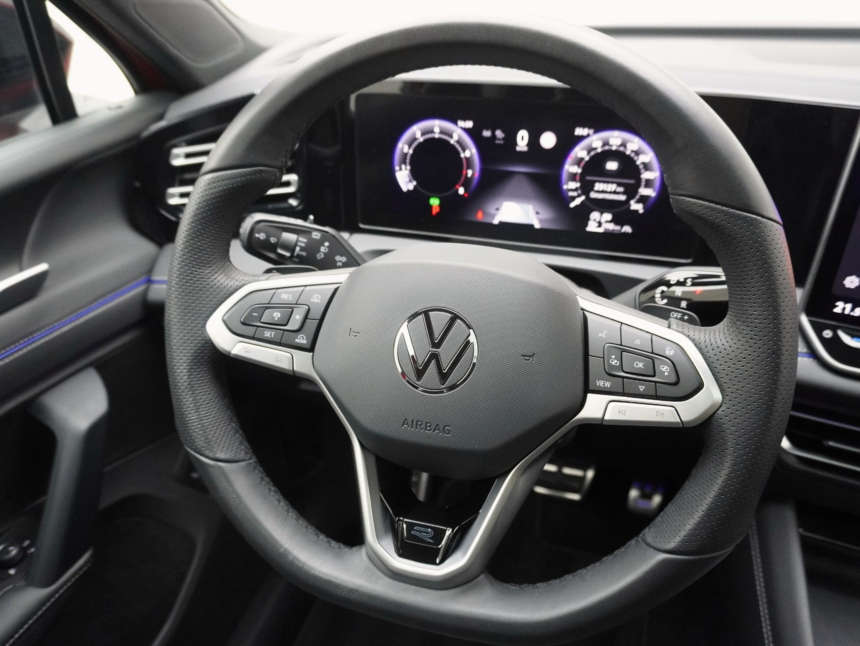 VW Tiguan 2.0 TSI DSG R-Line Black Style 4Motion (2025)-image-11