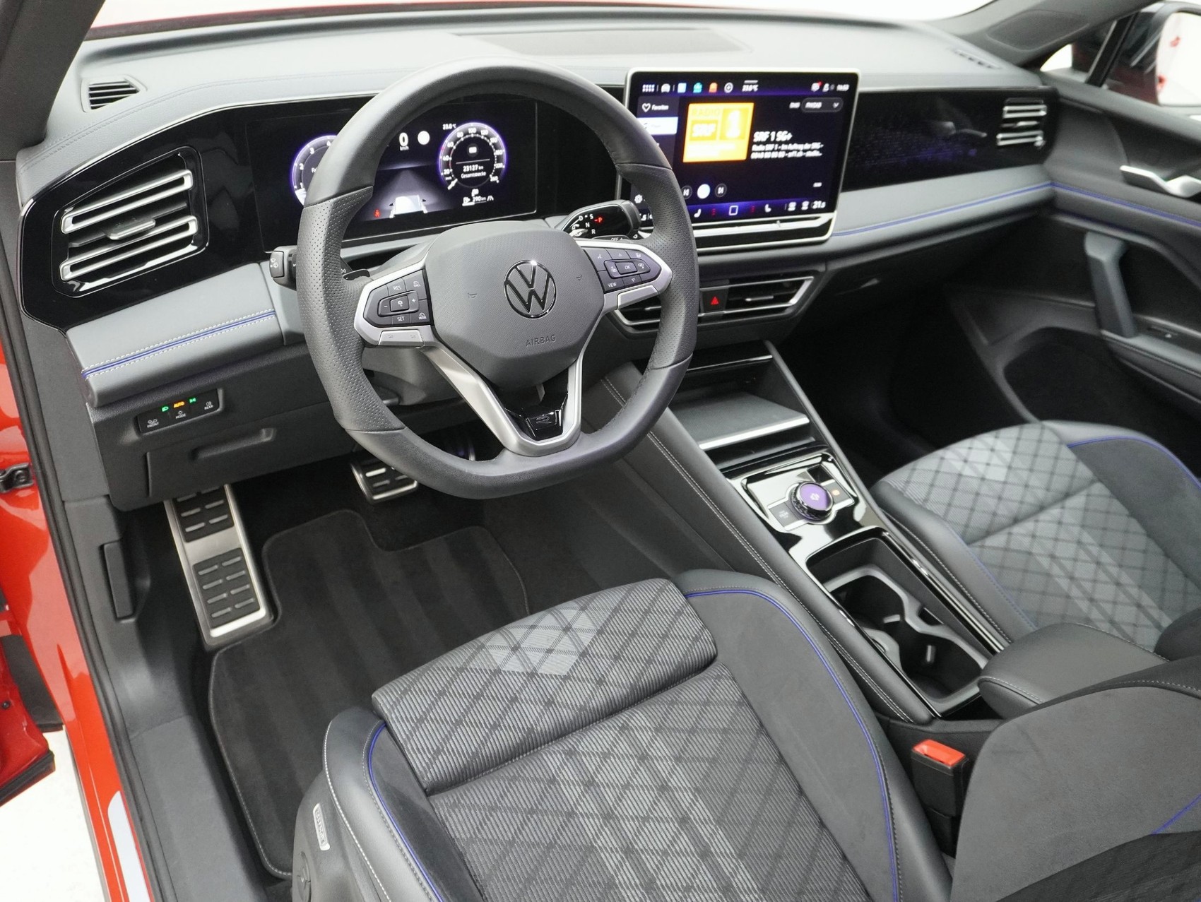 VW Tiguan 2.0 TSI DSG R-Line Black Style 4Motion (2025)-image-9