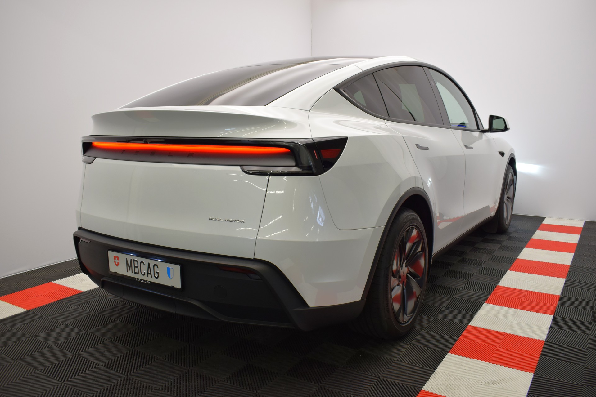 TESLA Model Y Premium Long Range AWD, 7 Sitzer, Made in Berlin-image-8
