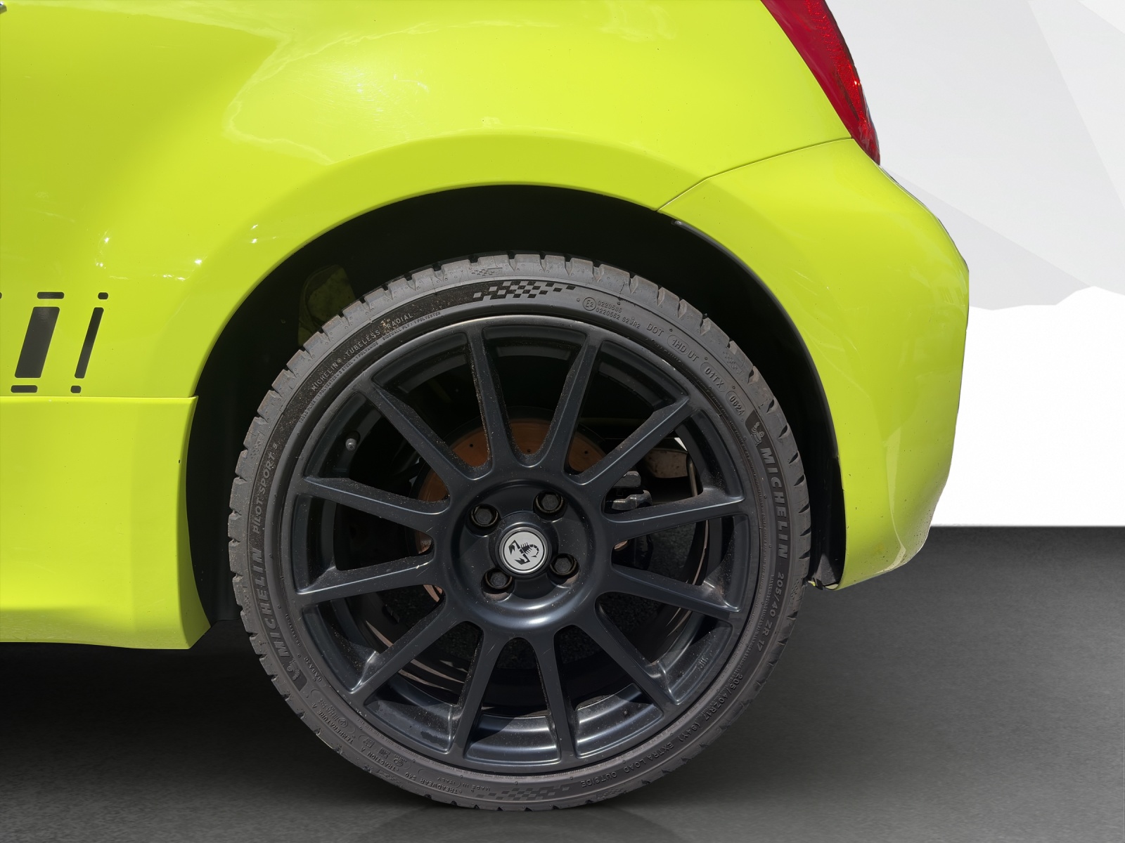 FIAT 595 Abarth 1.4 T-Jet 180 Competizione-image-17