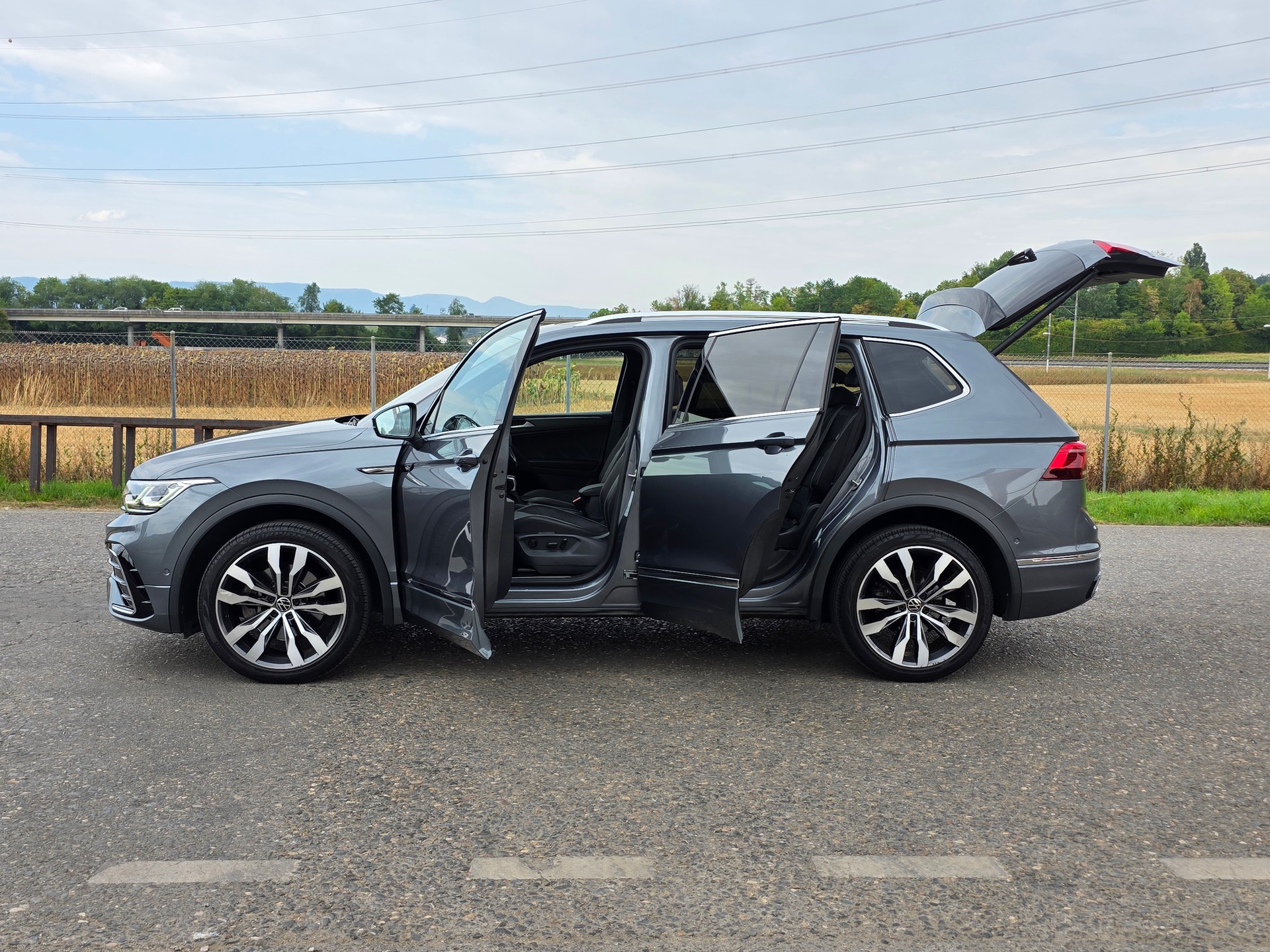 VW Tiguan Allspace 2.0TSI R-Line 4Motion DSG-image-3